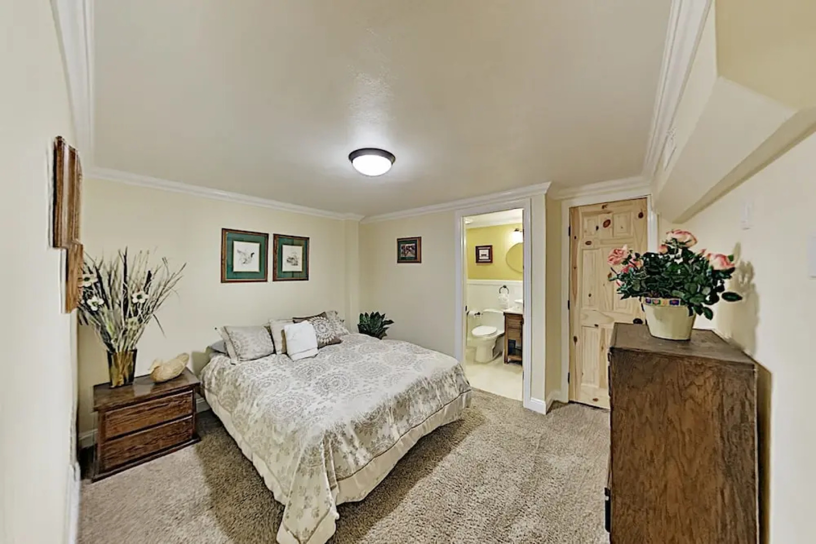 Expansive 7br W/ Hot Tub & Game Room 7 Bedroom Home