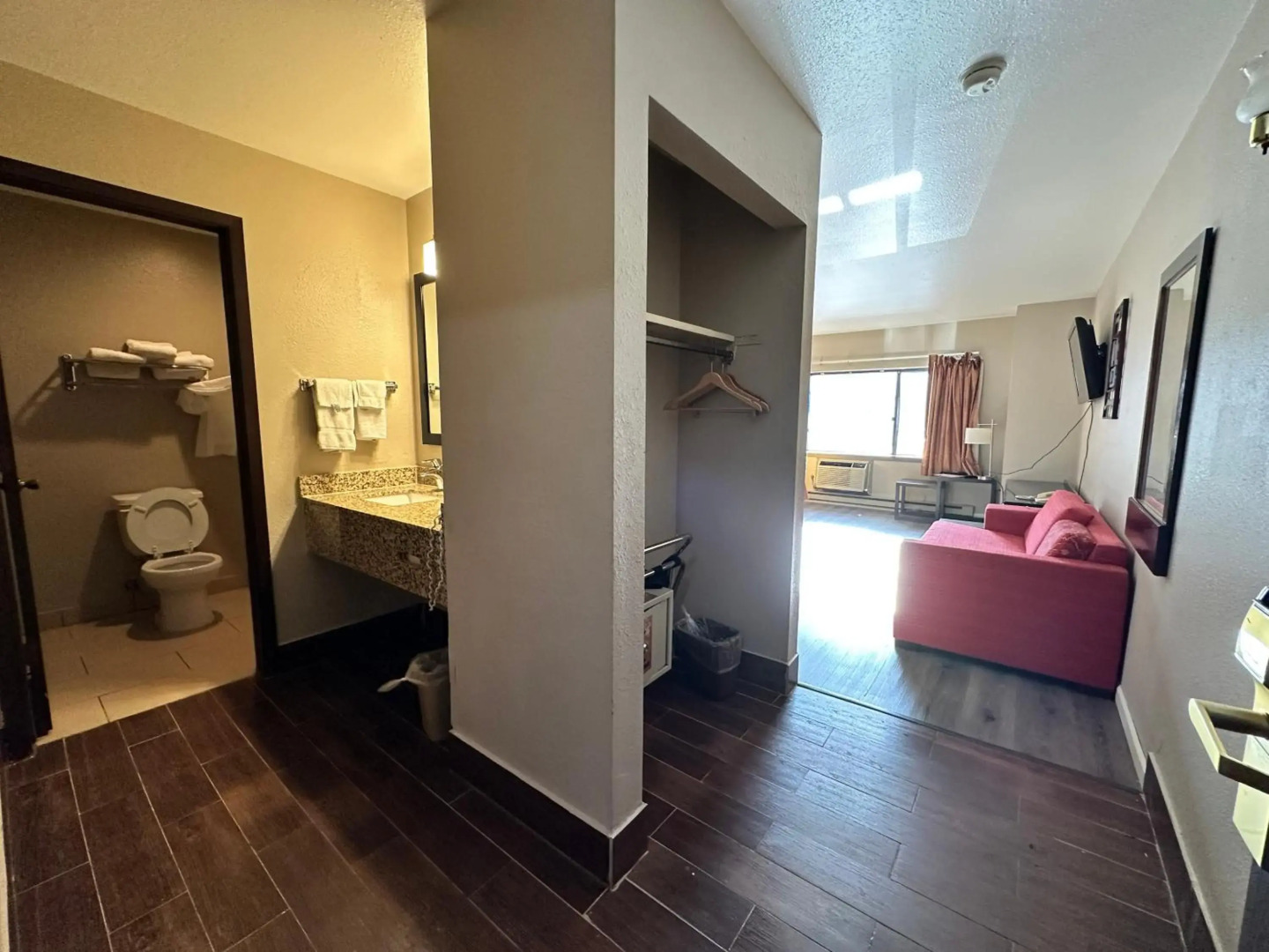 Rodeway Inn & Suites Madison East