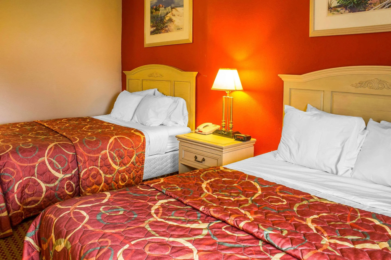Econo Lodge Inn & Suites Walnut