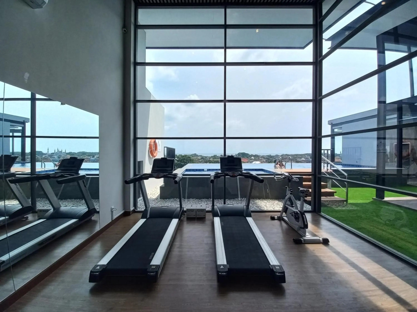 Front One King Hotel Tuban