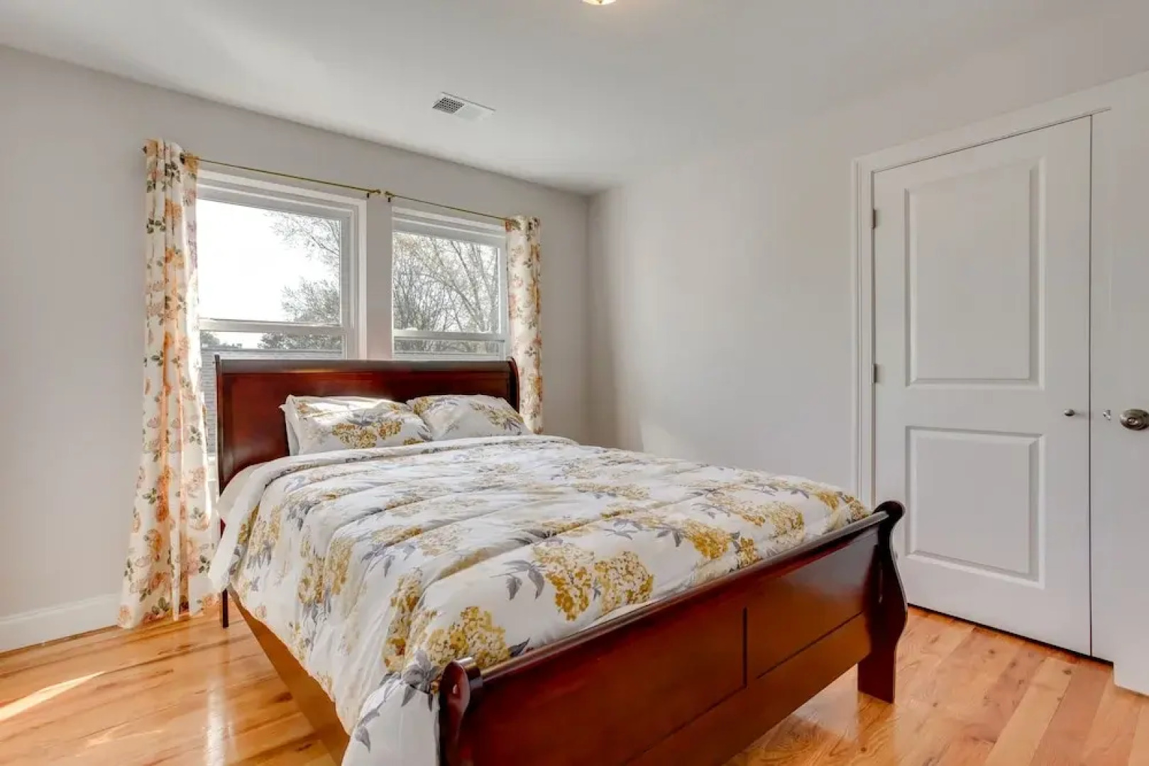 Bright Newark Vacation Rental Near New York!