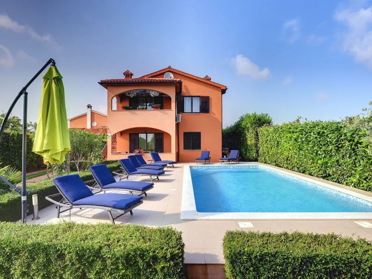 Detached 6 Bedroom House with Private Pool near Ližnjan