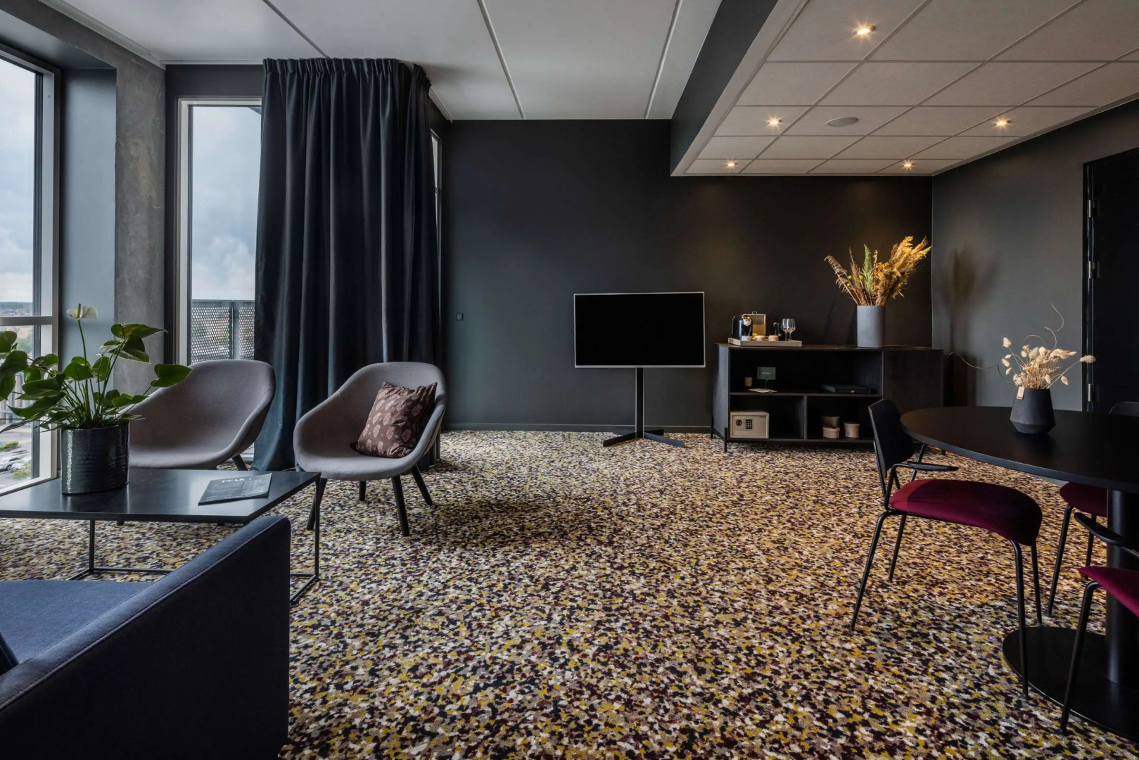 Peak 12 Design Hotel