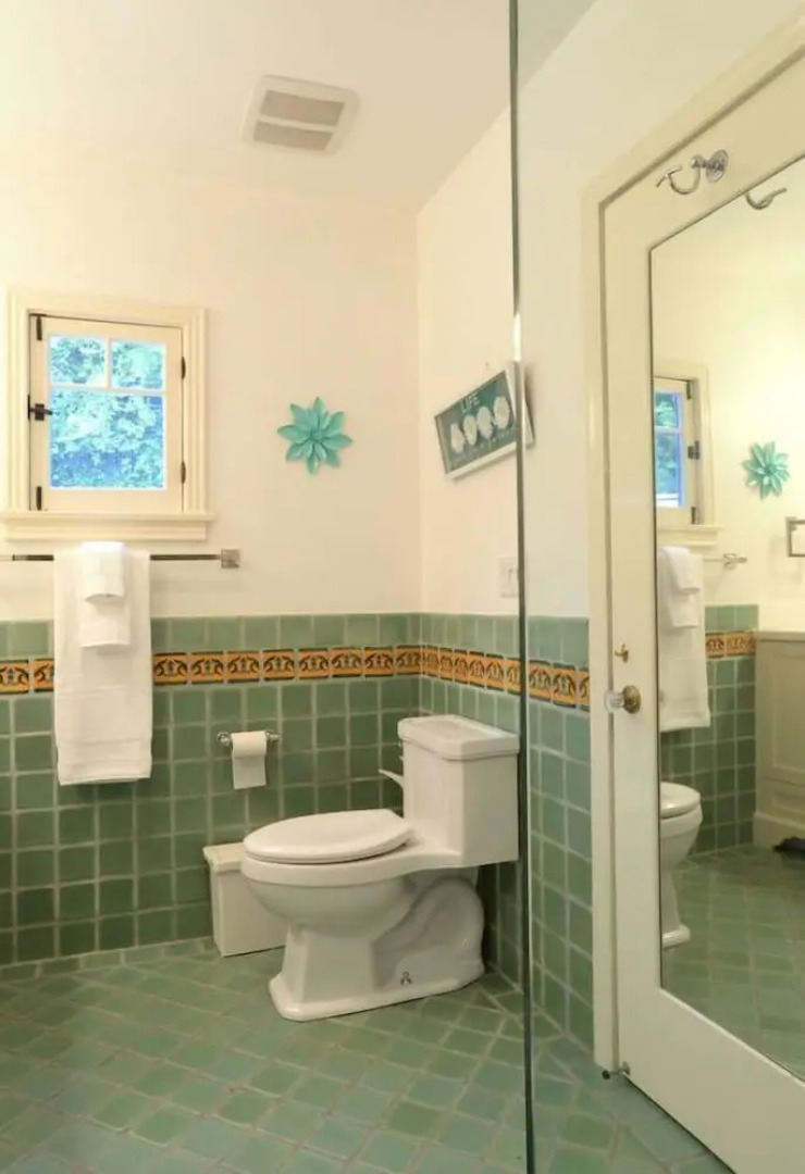 Ethnic Vibes in Weho Melrose - Walk To Everywhere