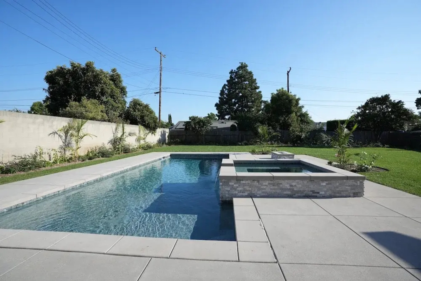 4 bedroom, 2 bathrooms