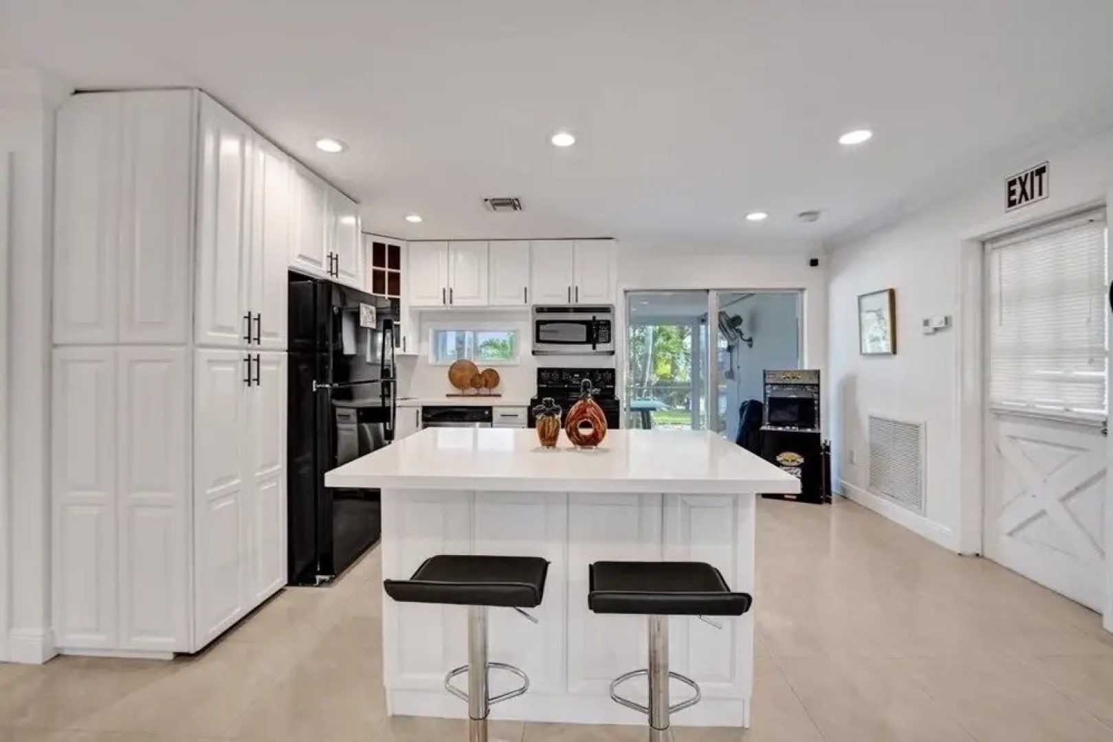 Casa Lago 3 Bedroom Home by Redawning