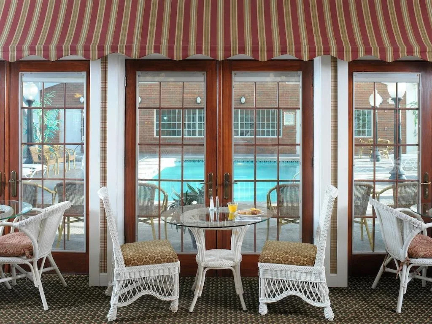 Carlisle Inn Sugarcreek