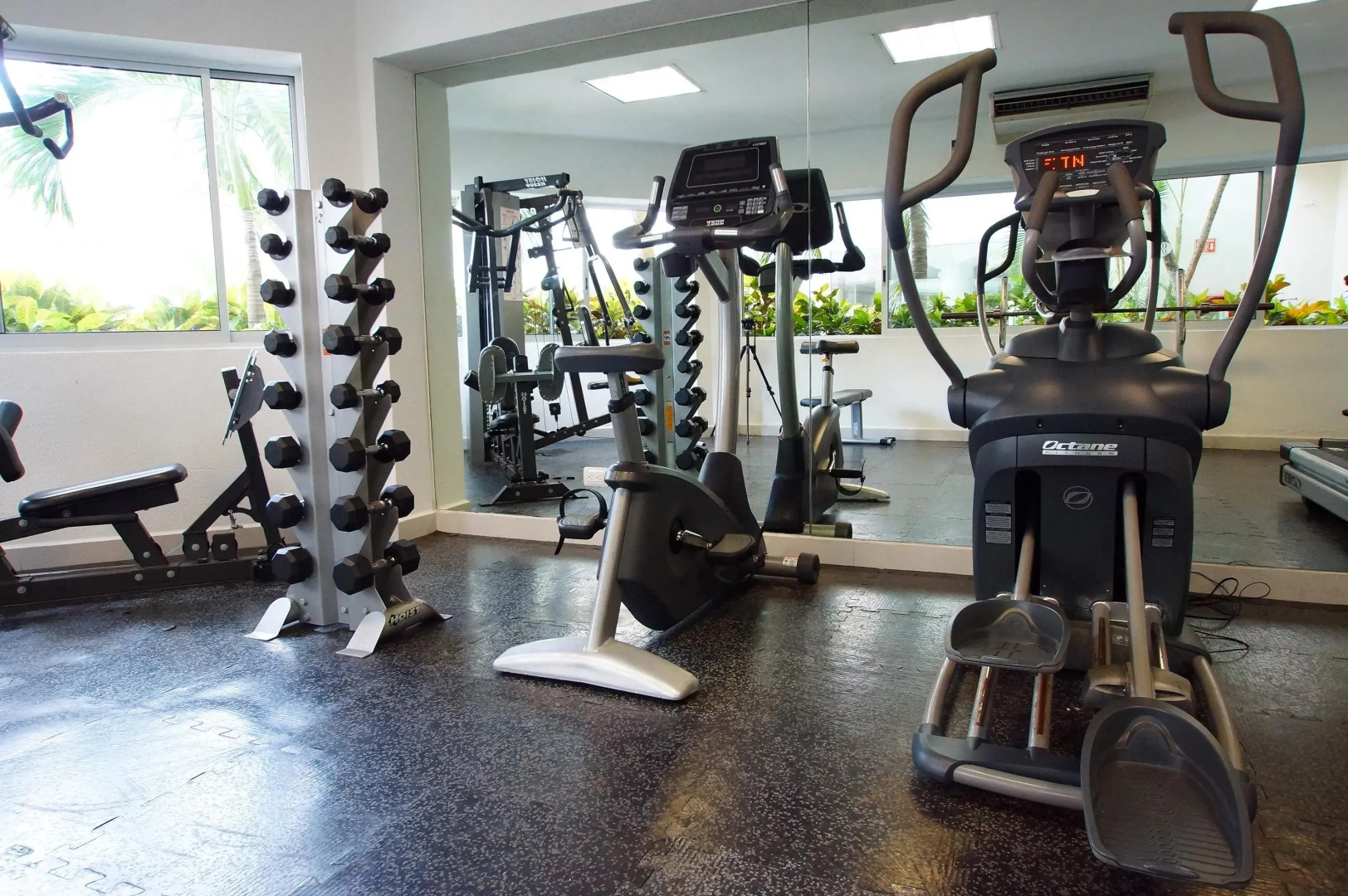 Отель Adhara Express