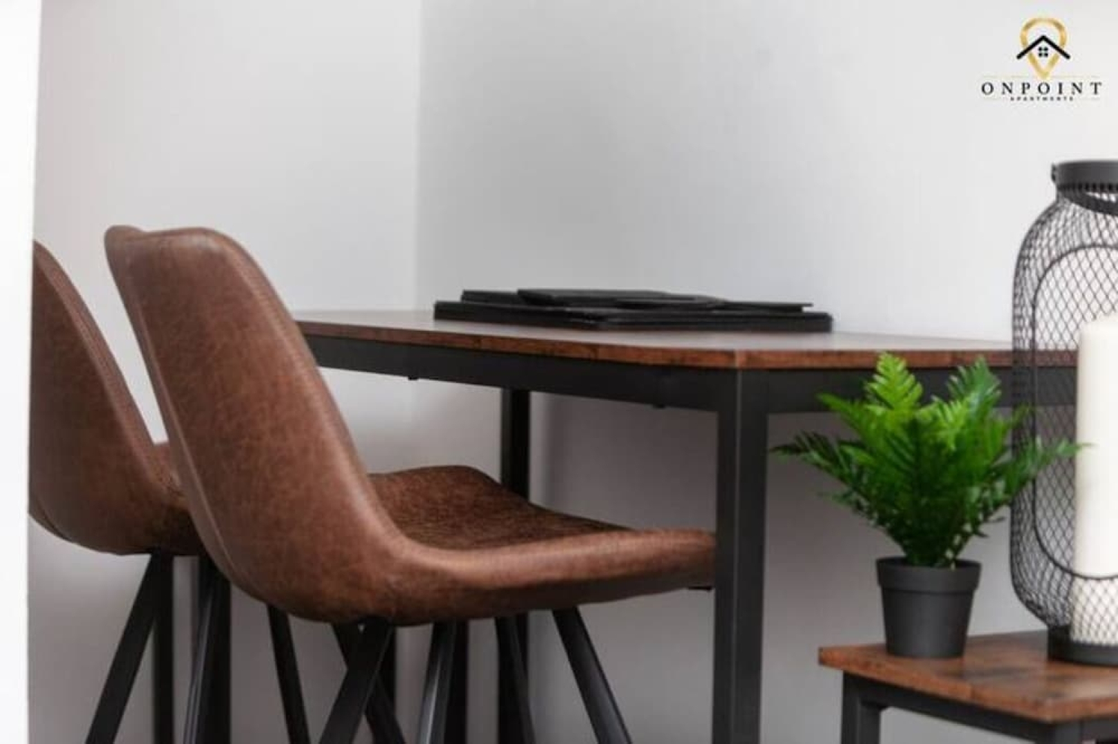 Modern 3-Storey Apartment & Free Parking