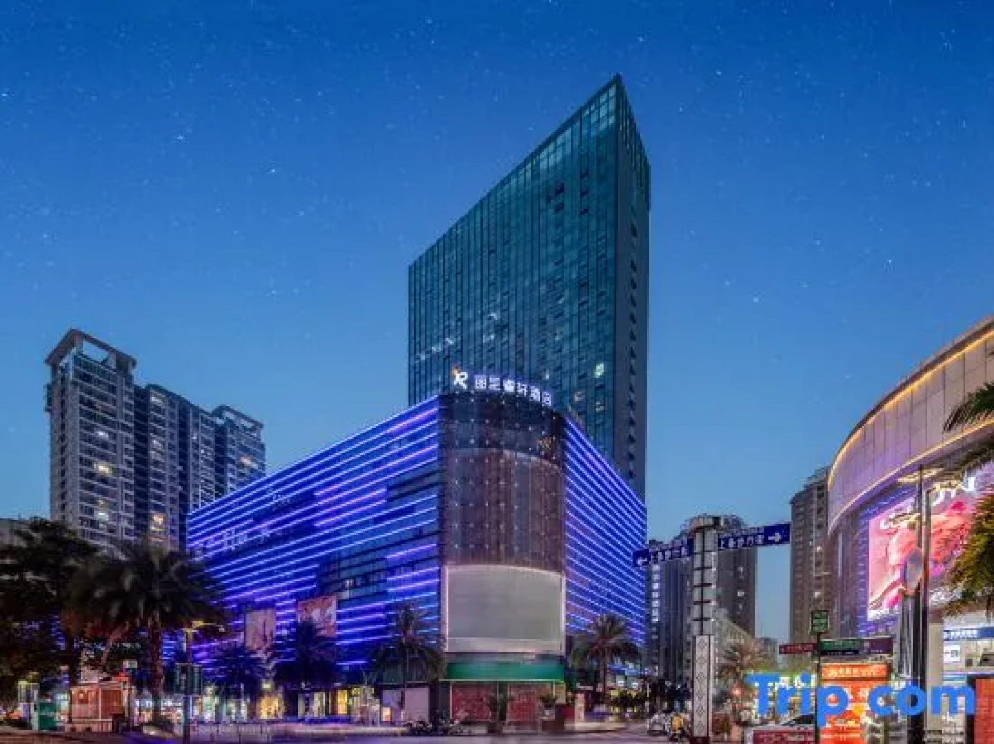 Rezen Select Hotel (Wenshan Dongfeng Road Pedestrian Street)