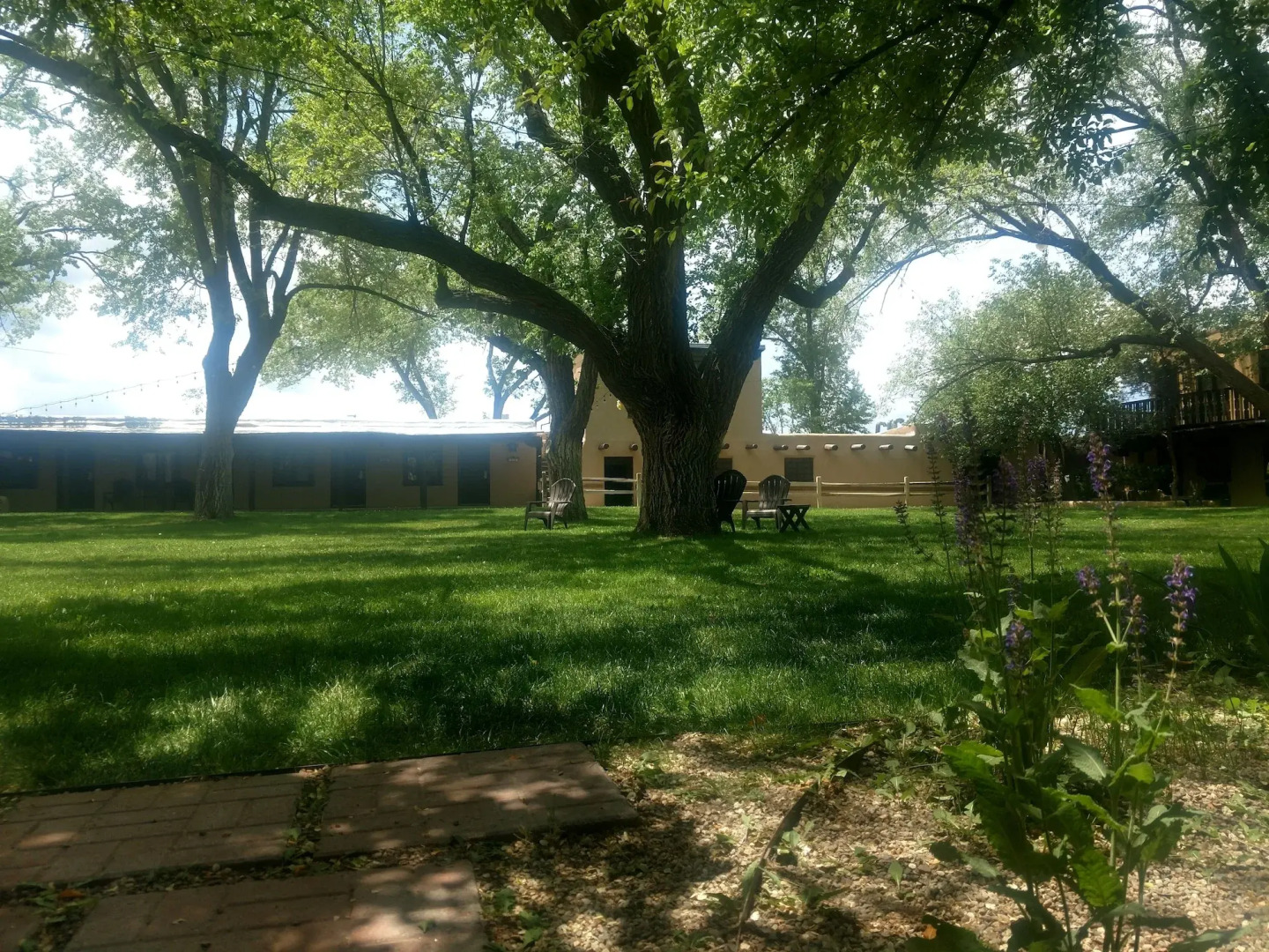 Sagebrush Inn & Suites