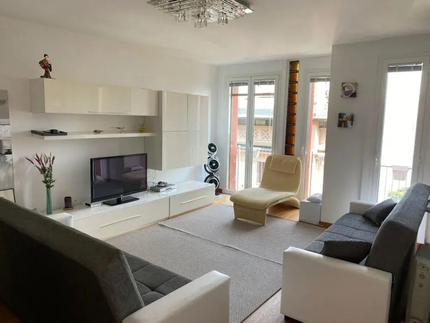 Elizaveta Apartment With Lake View and Terrace