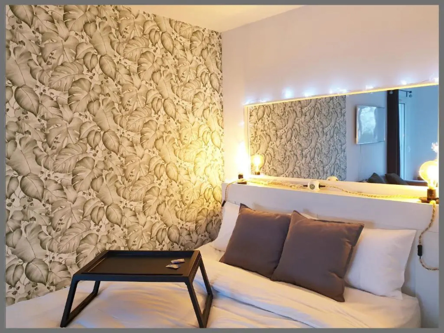 Cosy Case between Disney and Paris