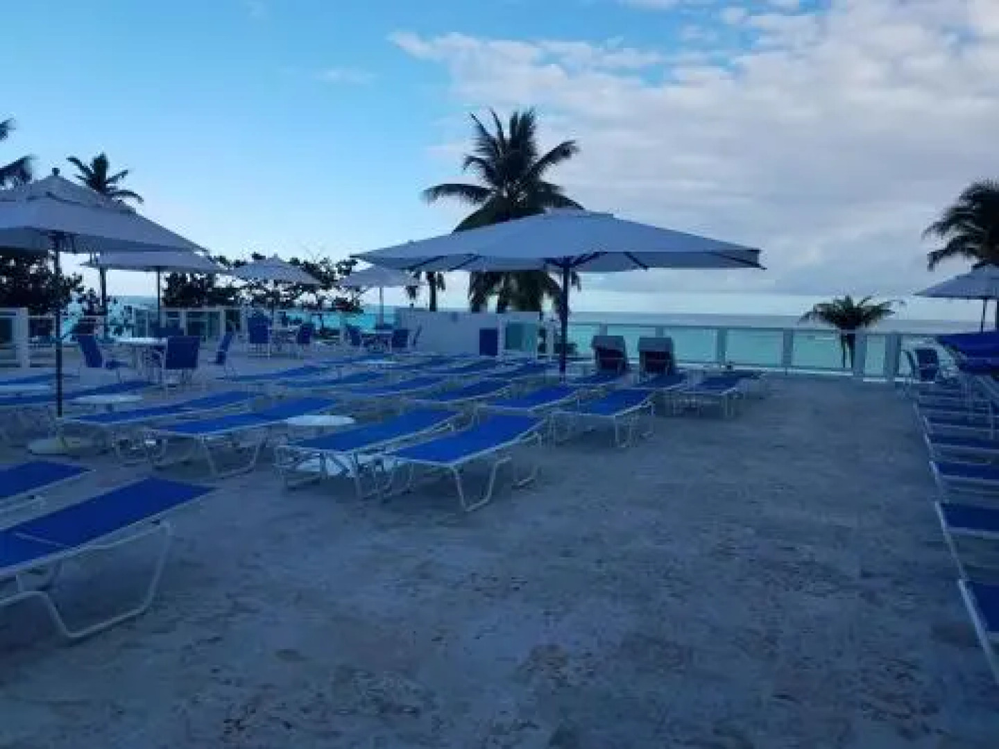 ESJ Azul 1660 - Ocean Front & Pool