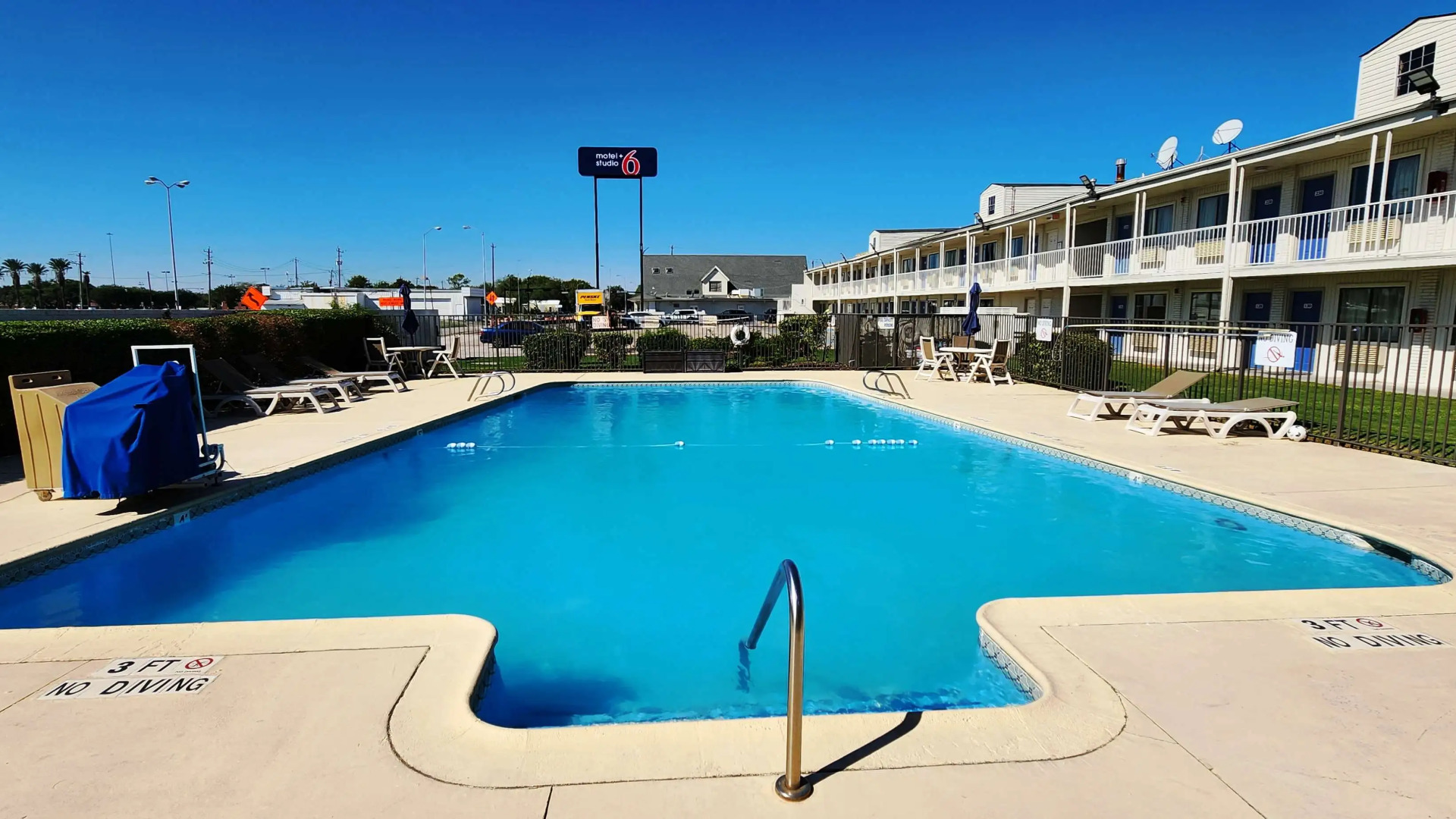 Motel 6 Webster, TX - Houston - Nasa Lake