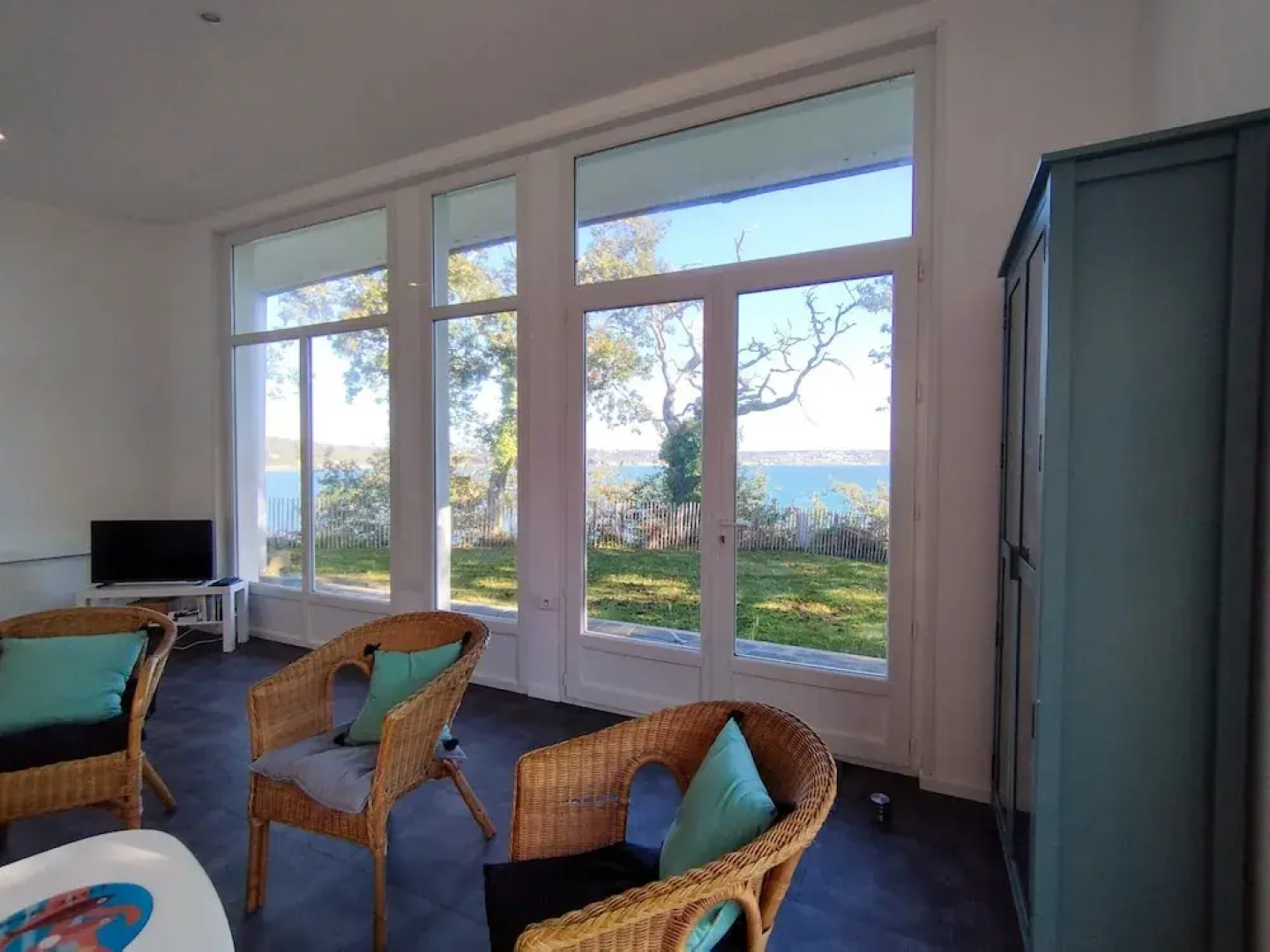 Superb Villa With sea View Near the Beach