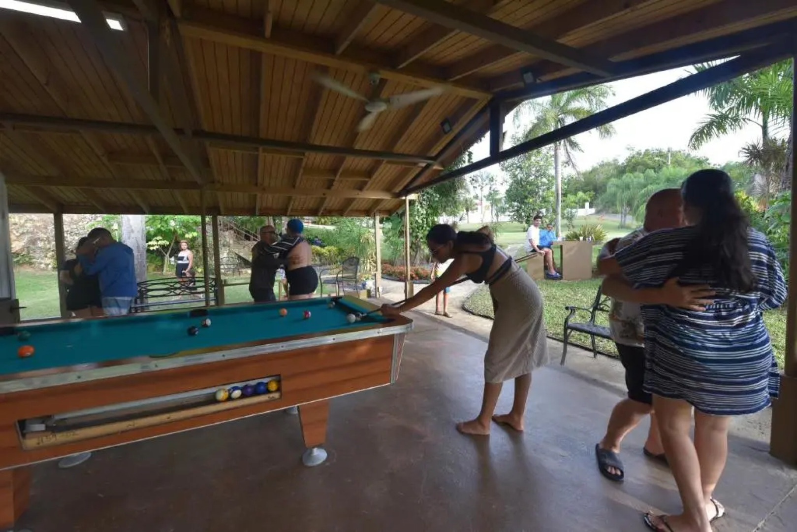 Isabela Villa sleeps 40, pool, Jacuzzi, BBQ, power plant, volley, pool table