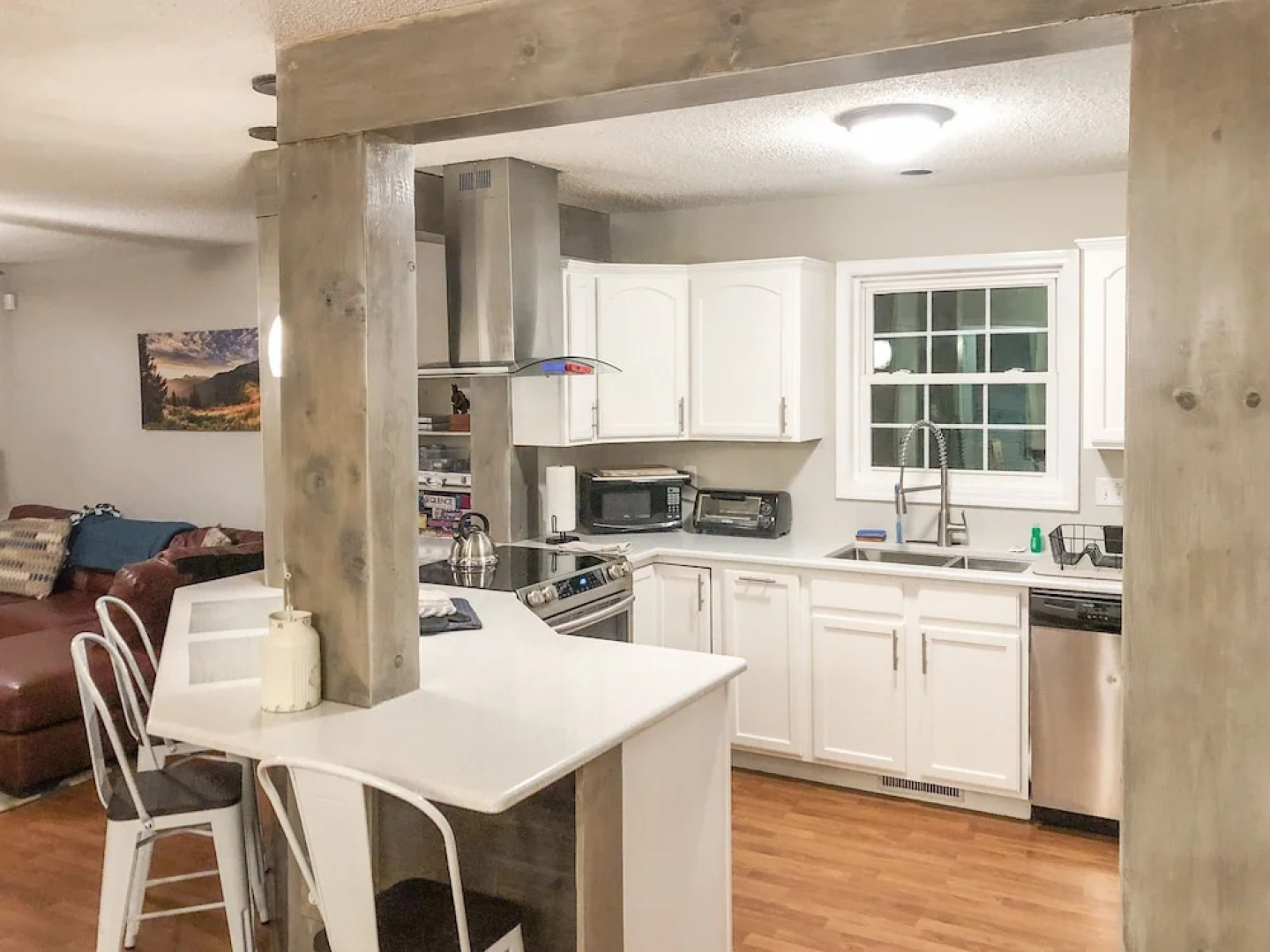 4BR Country Home w/ Hot Tub