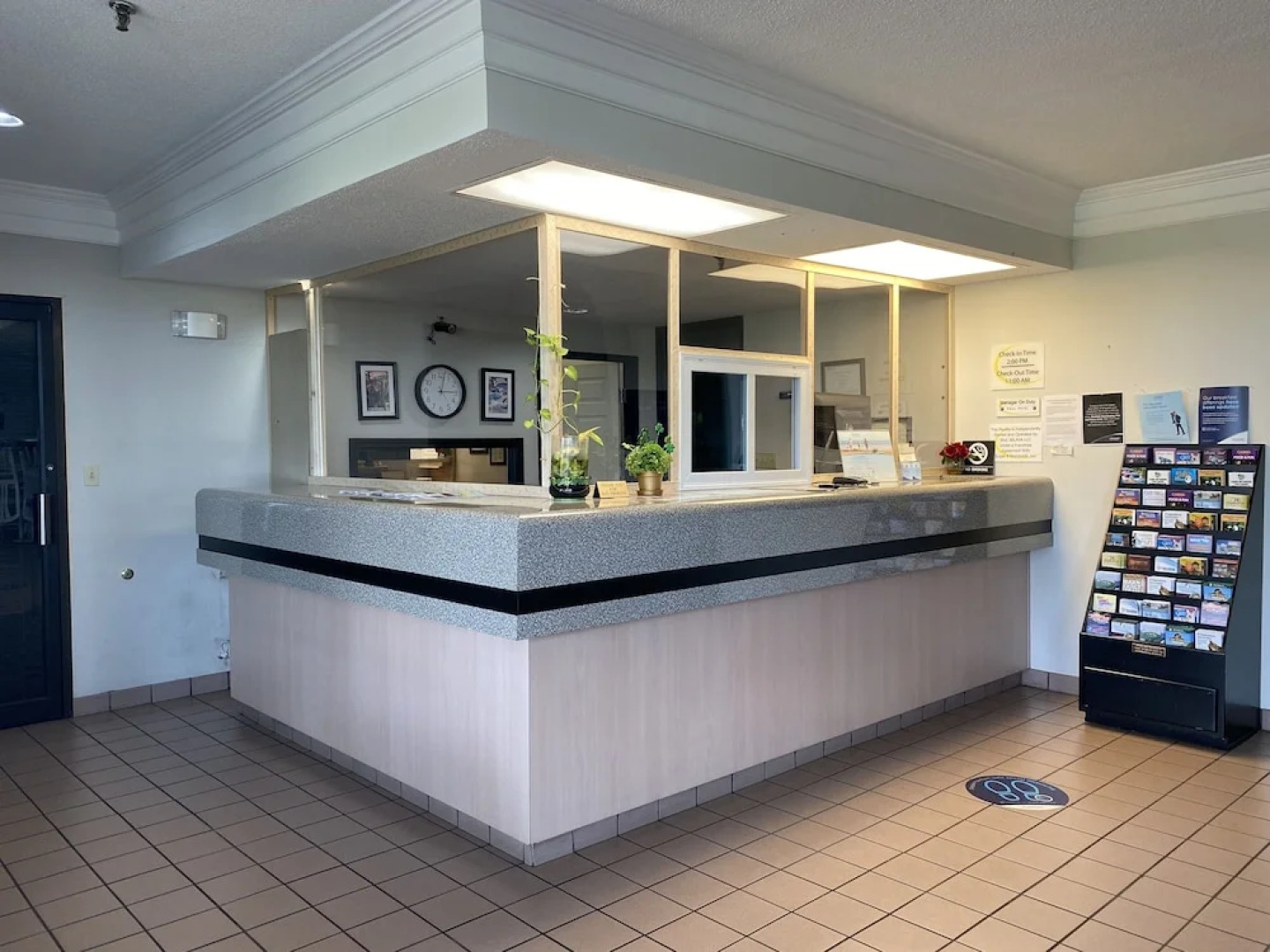 Super 8 Motel - Metropolis