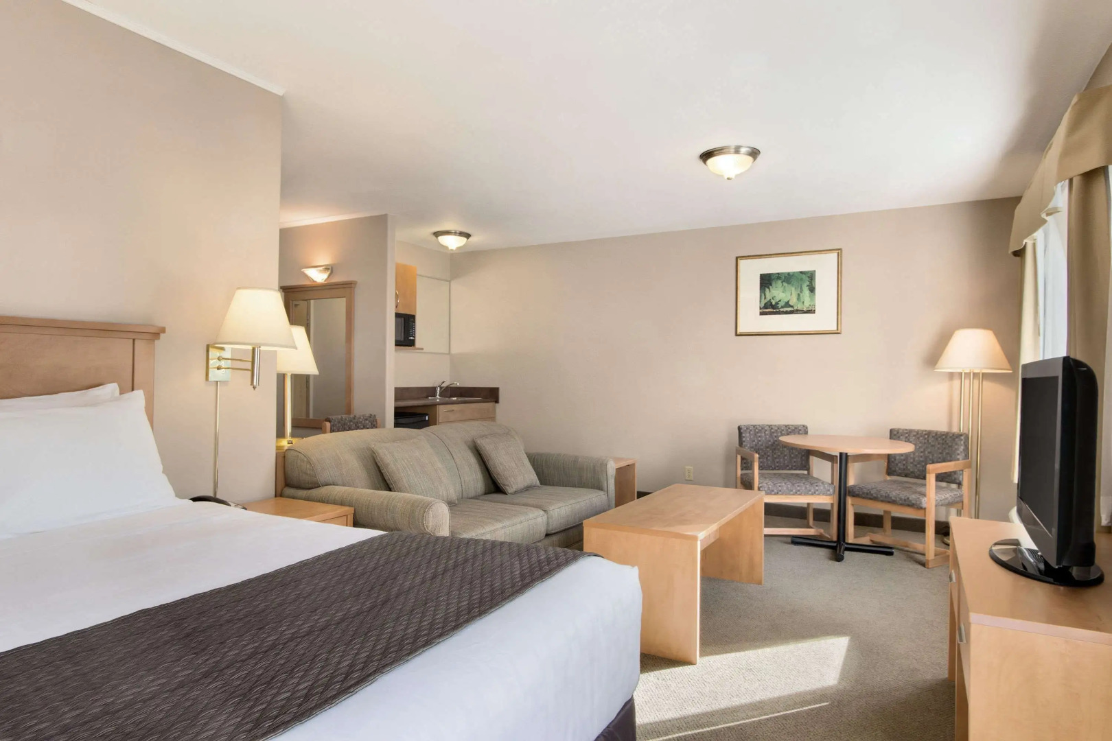 Days Inn & Suites by Wyndham Thunder Bay