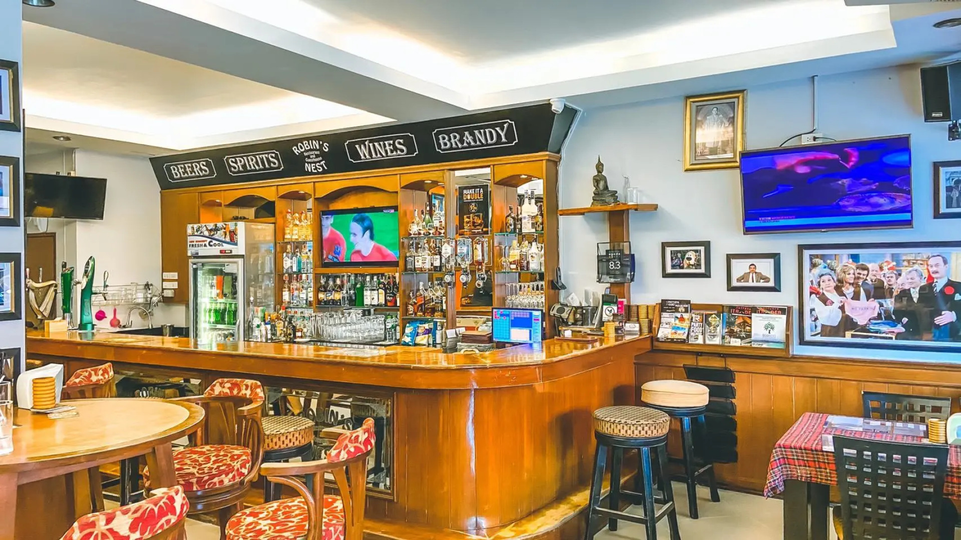 Robin’s Nest Guesthouse & Restaurant