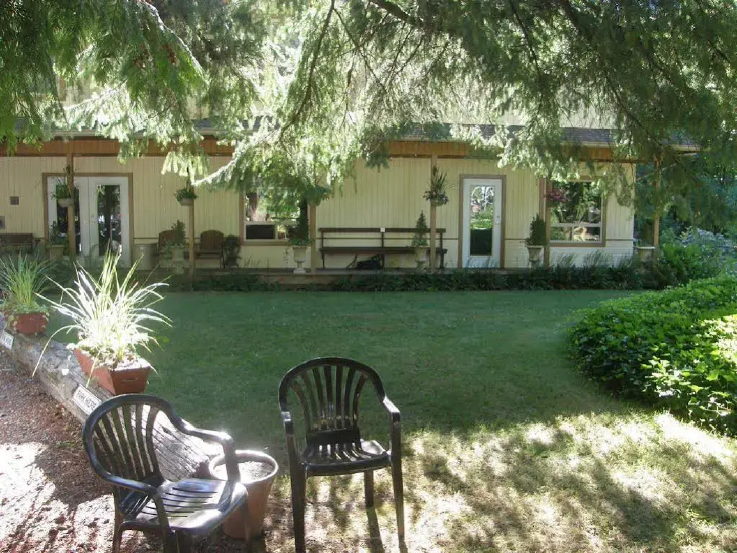 Cedar Wood Lodge B&B