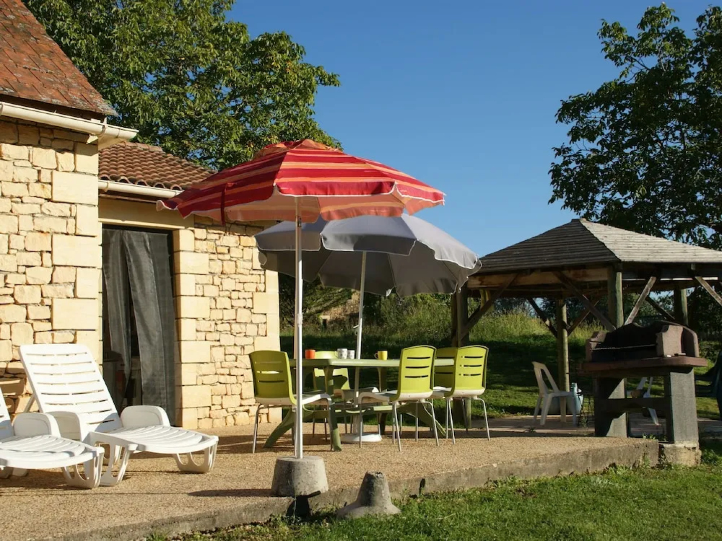 Modern Holiday Home in Marquay with a Private Swimming Pool