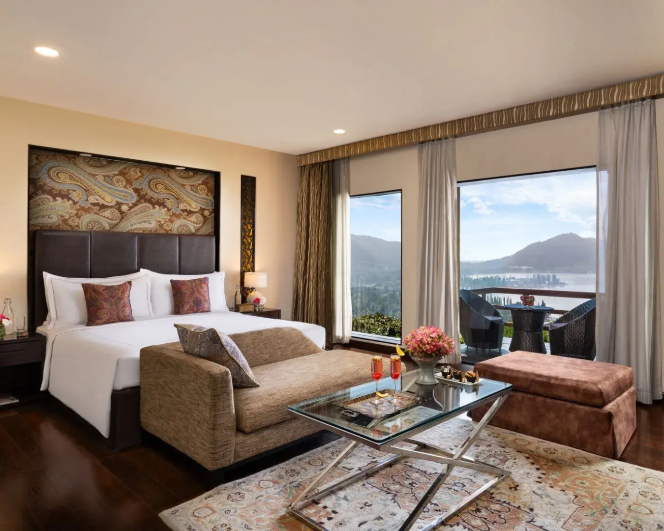 Taj Dal View Srinagar