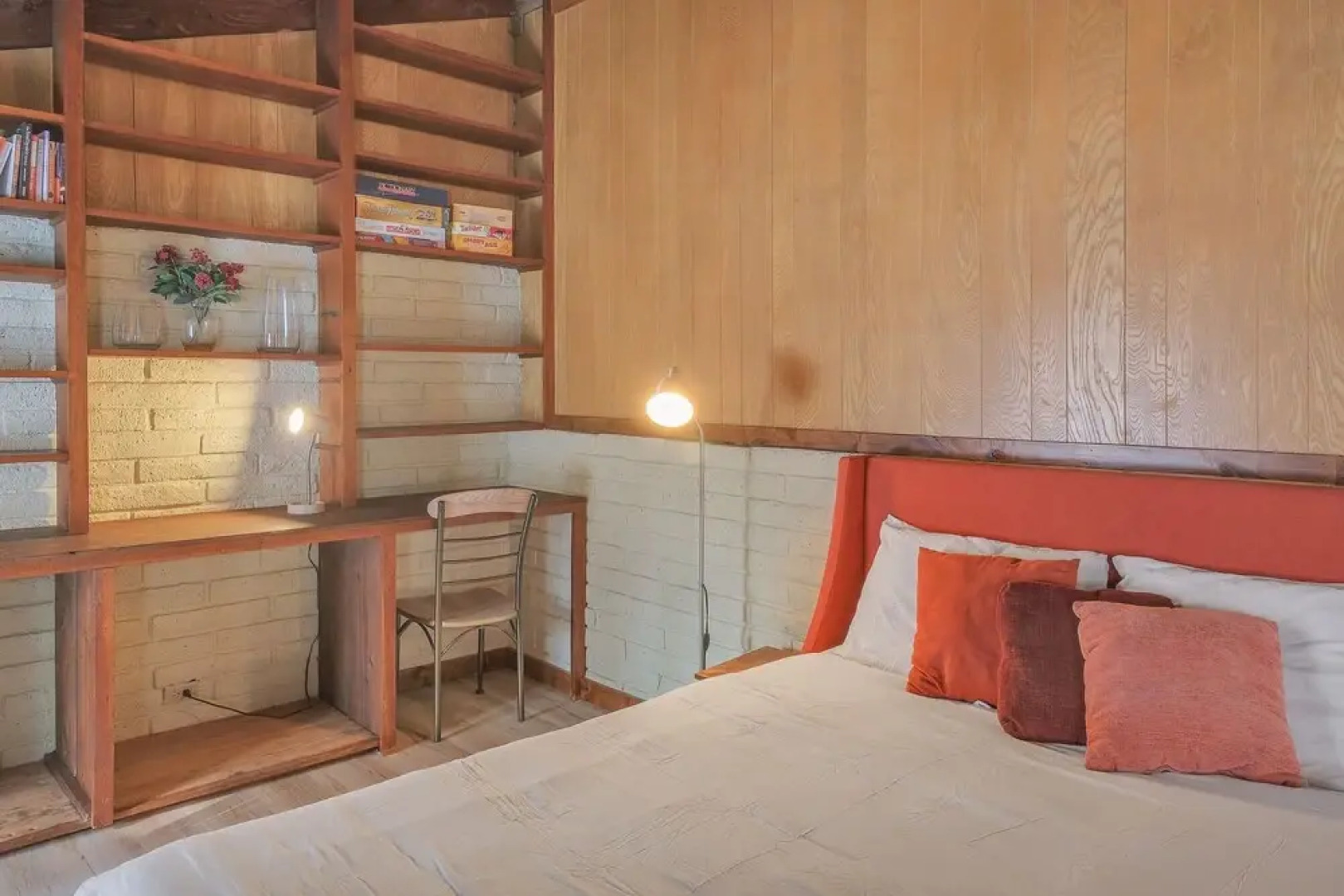 South Tahoe Rustic Home! Sleeps Over 10! 5 Bedroom Home by Redawning