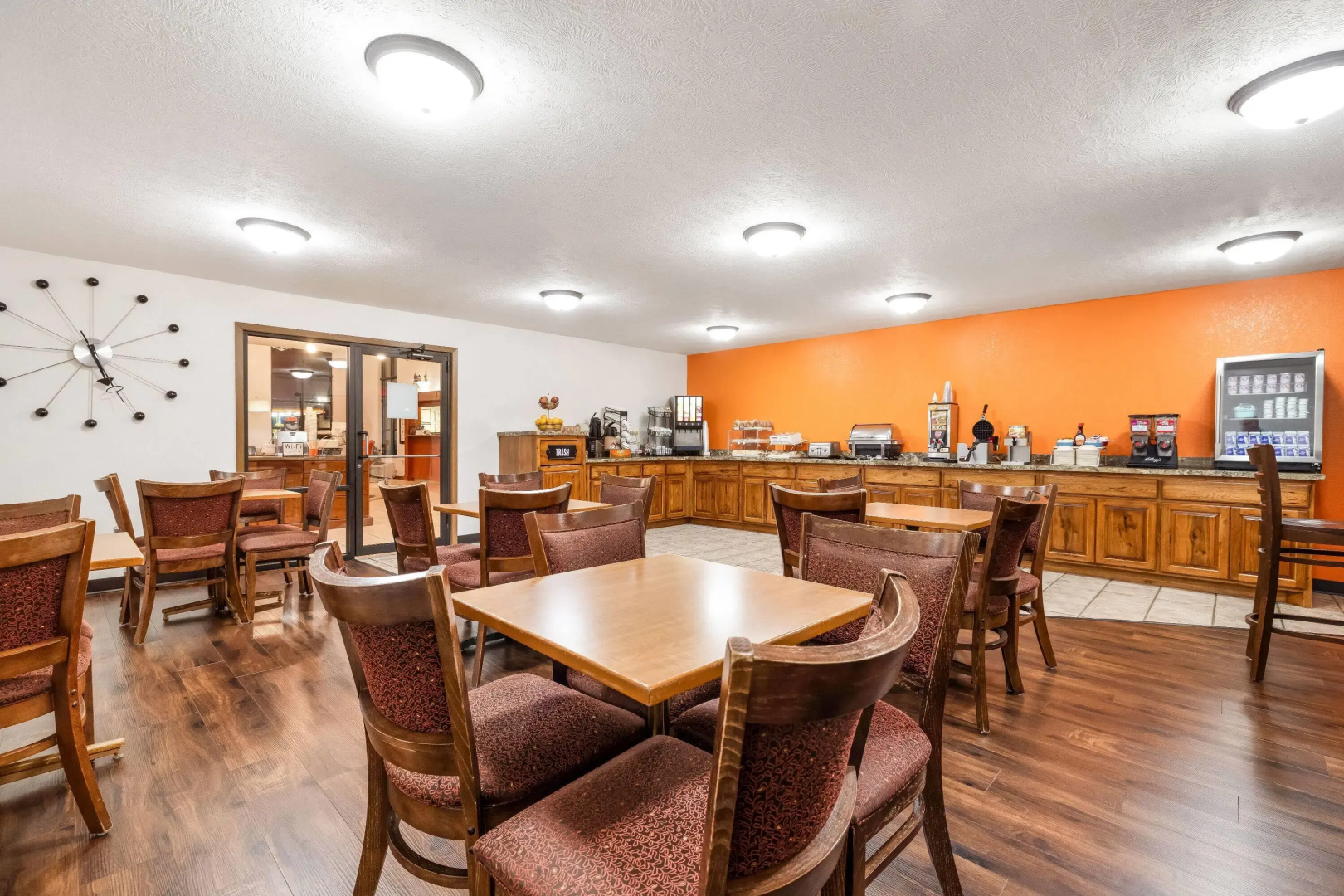 Howard Johnson Hotel & Suites by Wyndham Oacoma