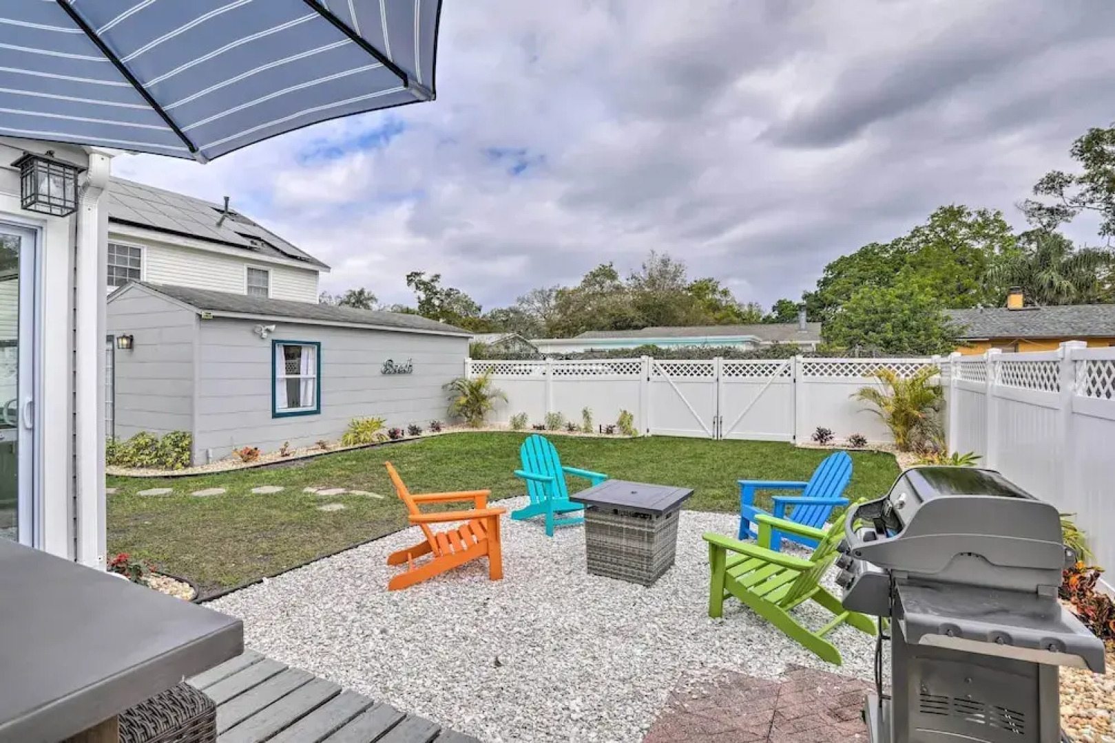 Tampa Bay Area Cottage w/ Gas Grill and Fire Pit!