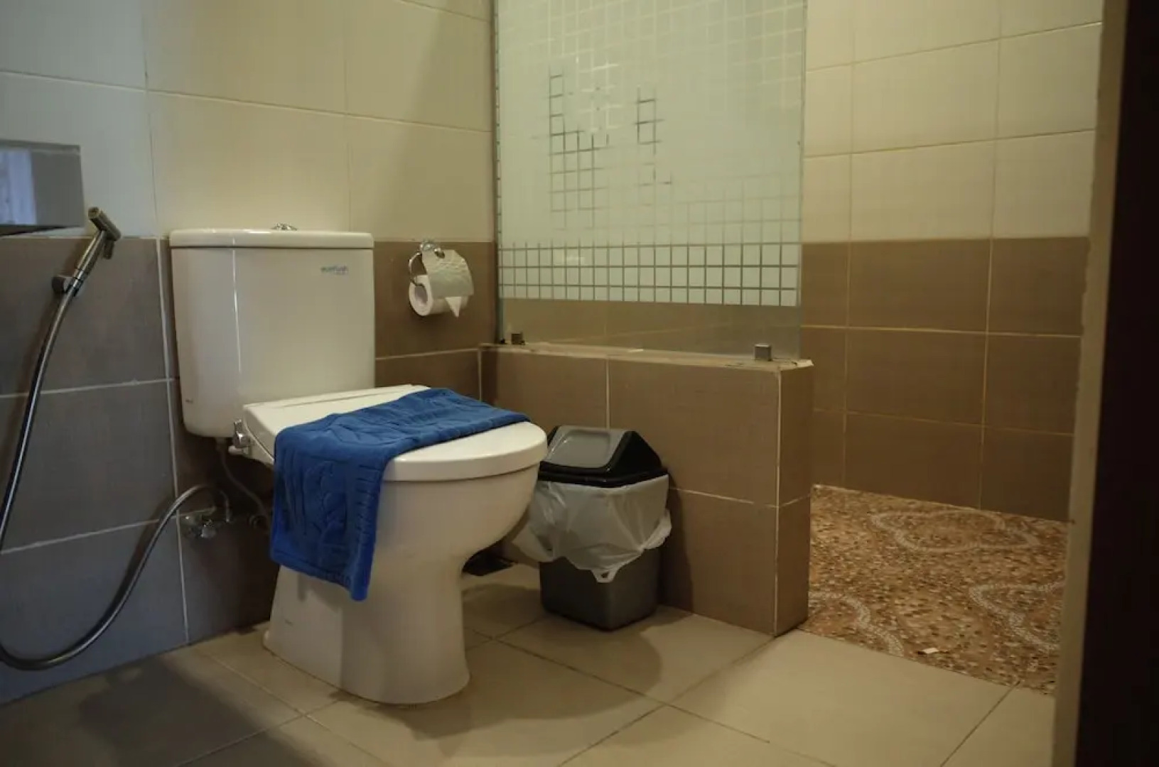 RedDoorz Plus @ Suryakencana Kota Sukabumi