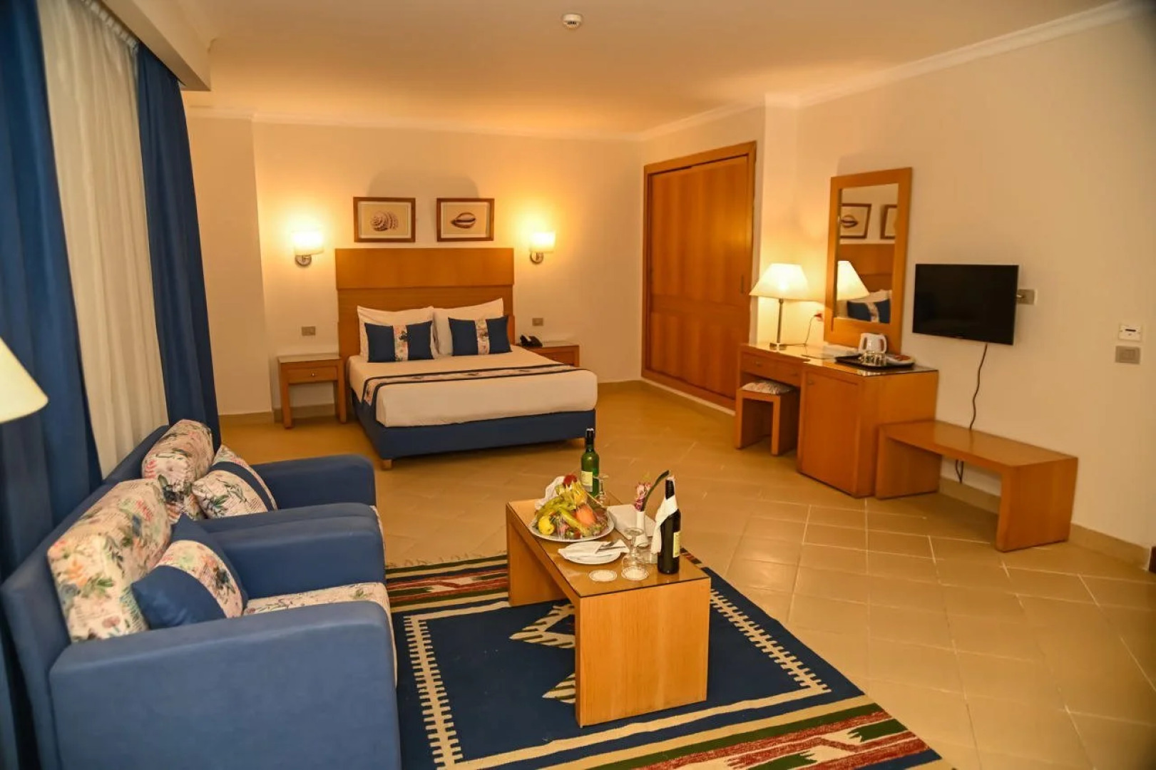 Eagles Downtown Zahabia & Beach Resort