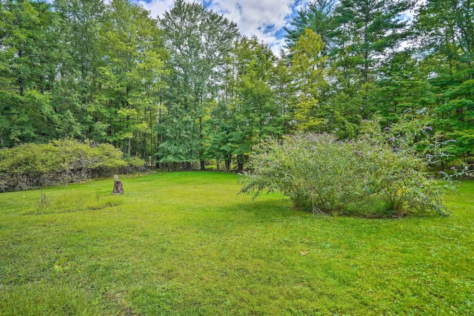 Woodstock Getaway w/ Hot Tub ~ 2 Mi to Dtwn!