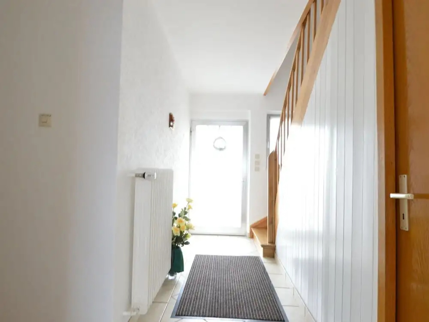 Comfortable Home With Large Sunny Garden In Beautiful Surroundings