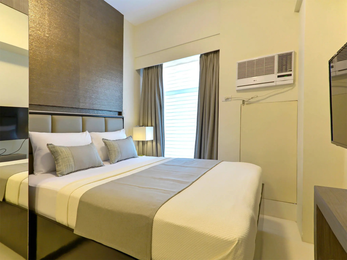 Currency Serviced Suites