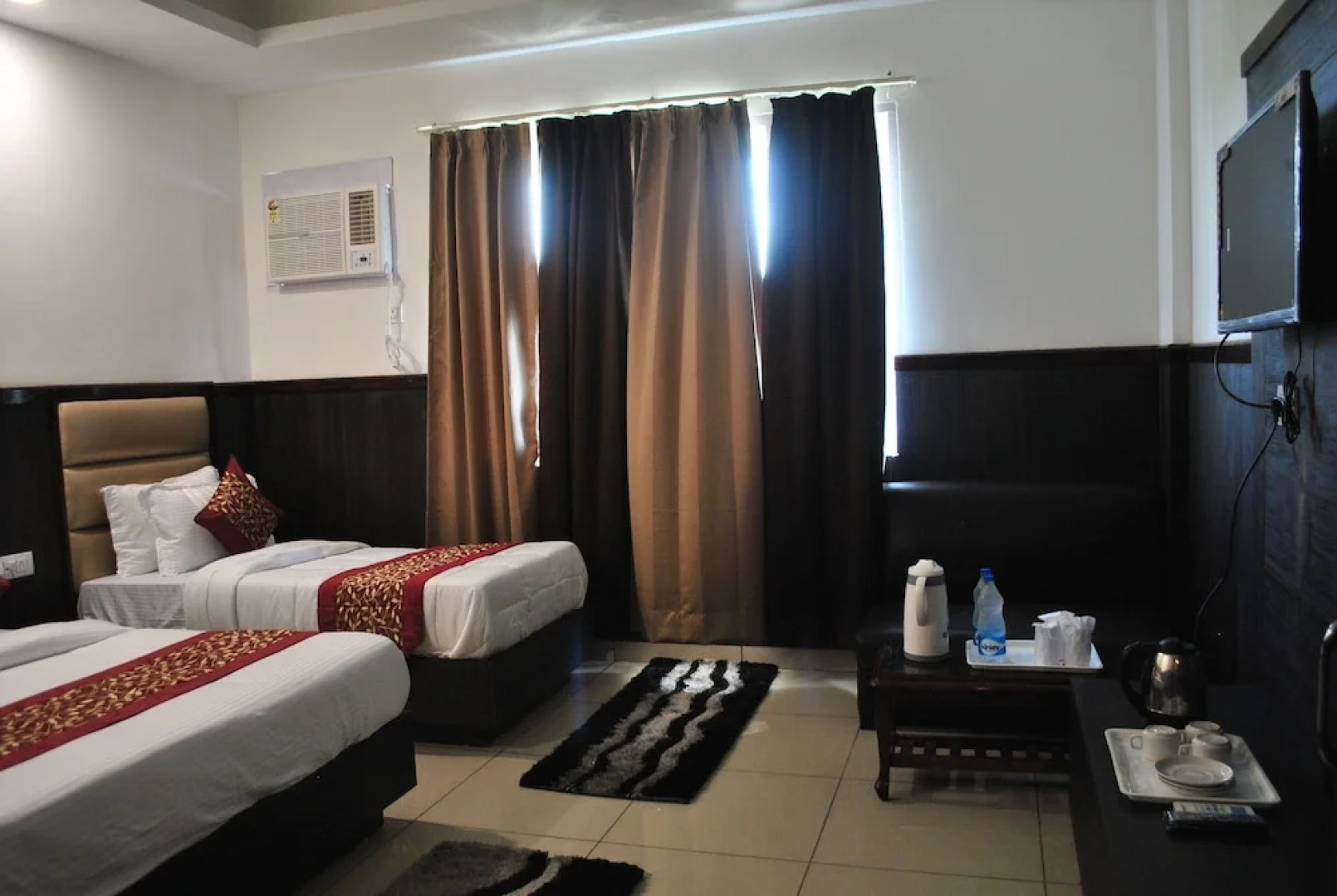 Green Hotel & Restaurant