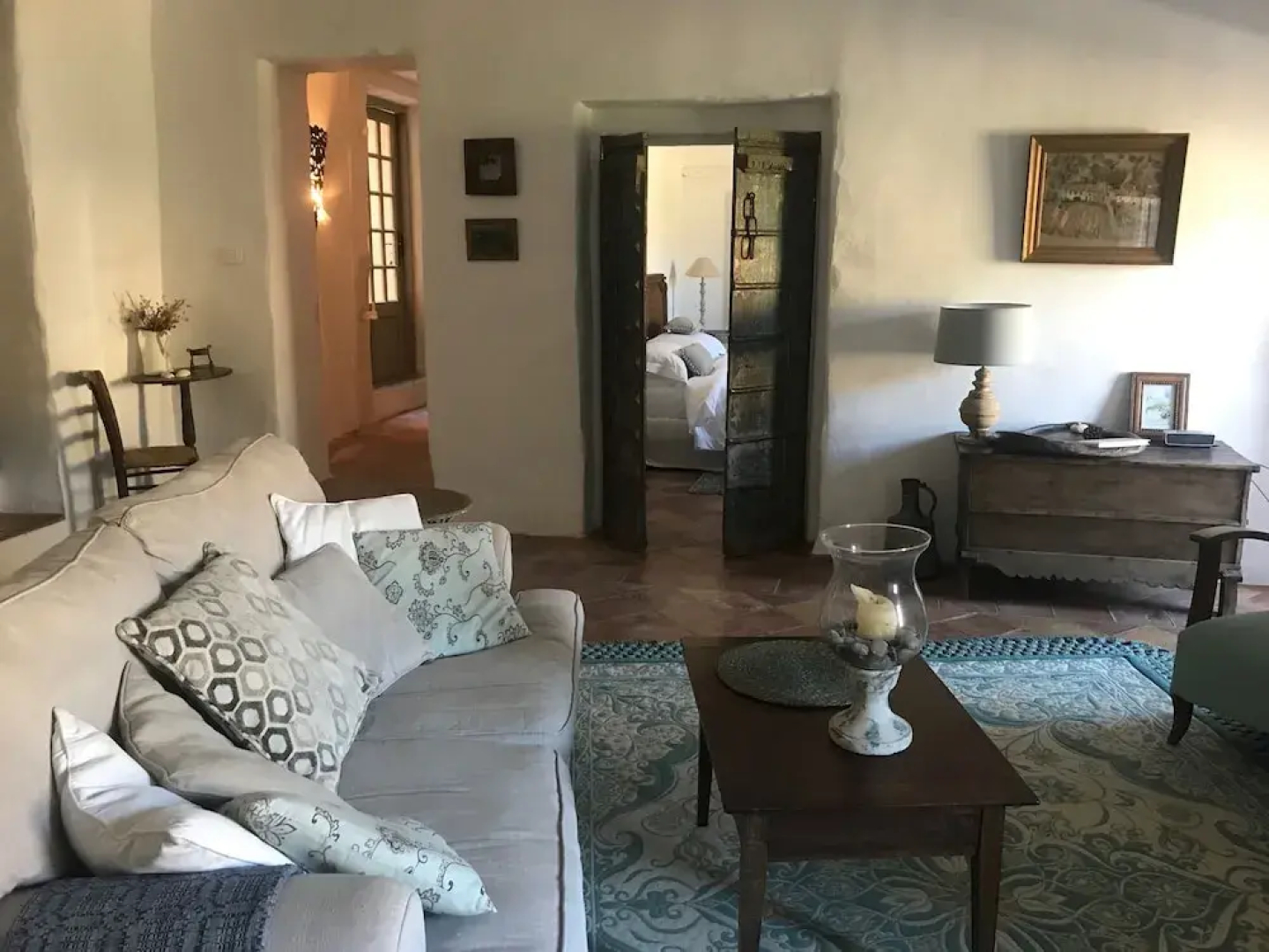House La France -Ramparts & Riverside Apartment