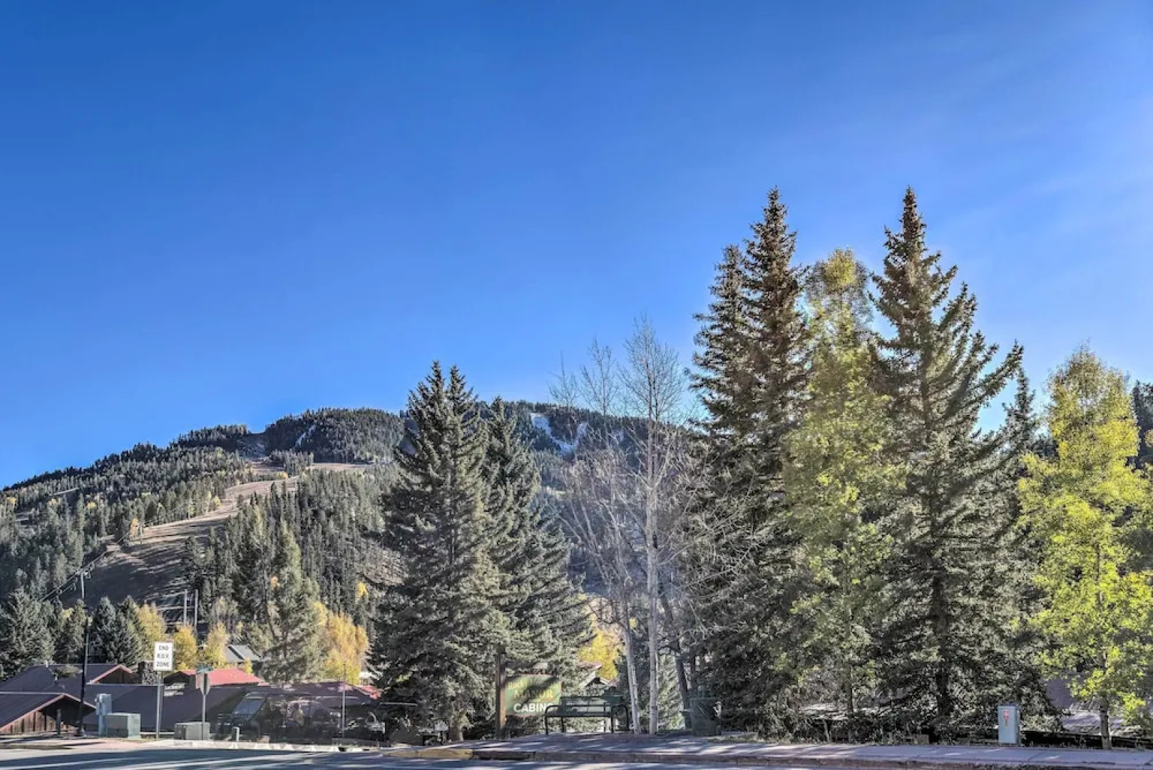 Walk to Ski Slopes! Red River Condo w/ Fireplace