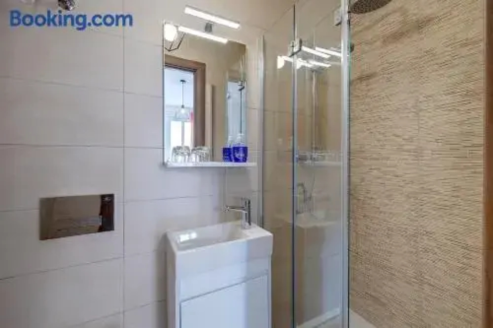 Modern Studio Central Location