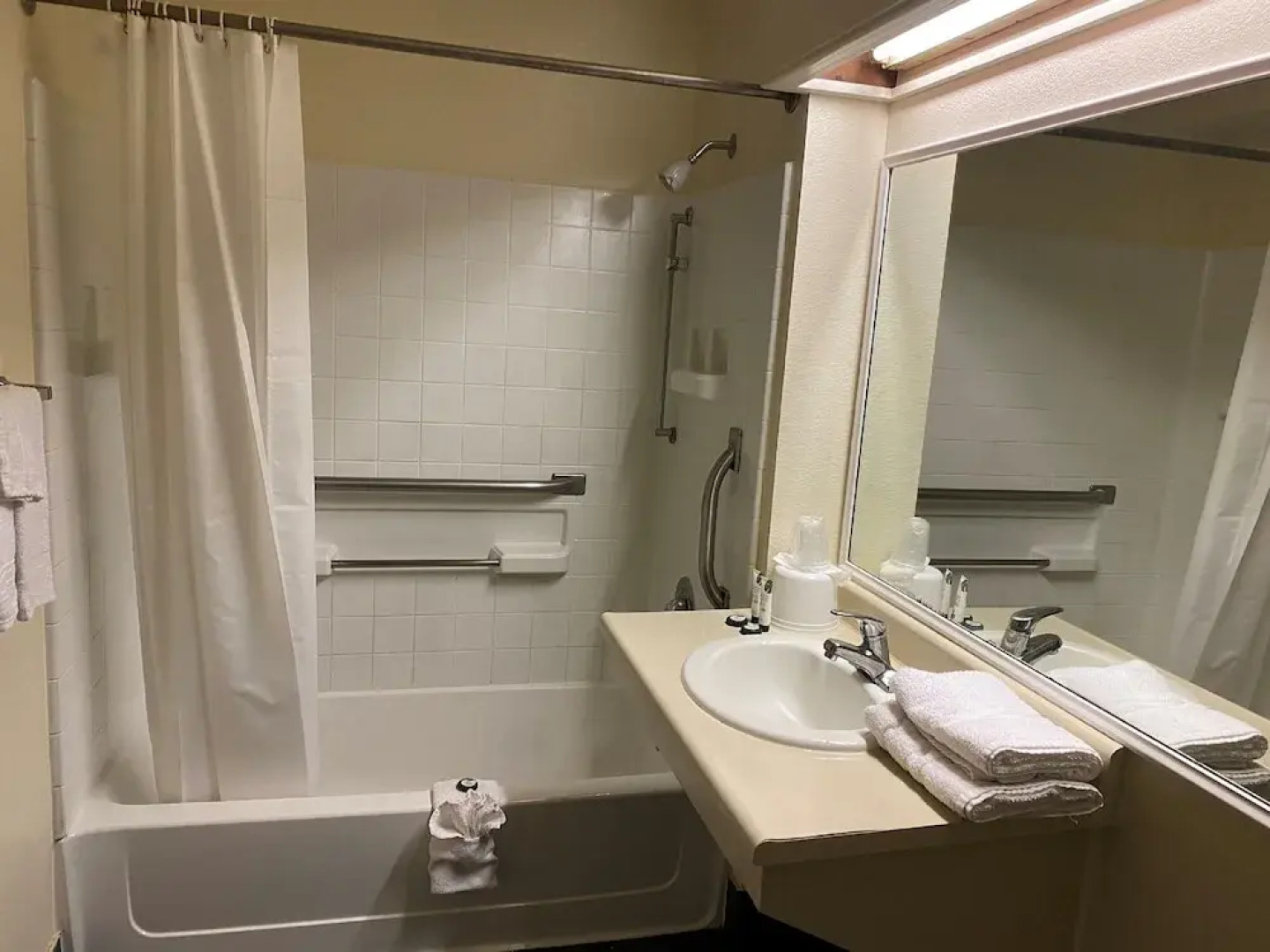 Budget Inn and Suites