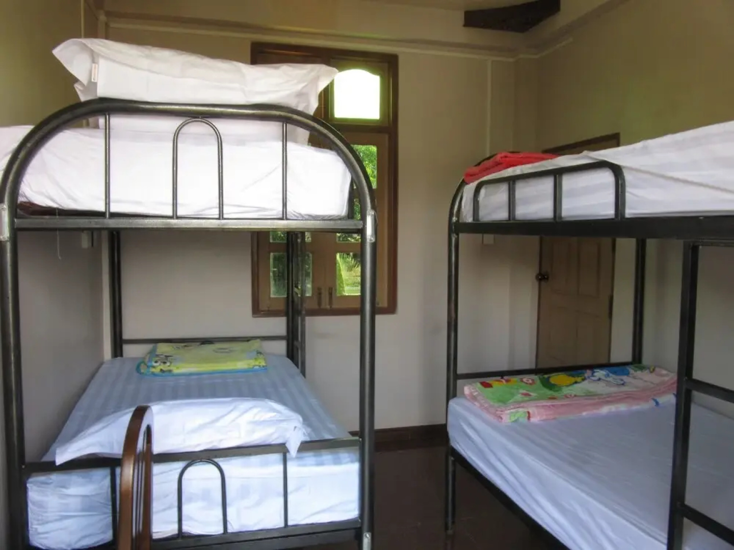 Lux Pillow Hostel Hpa An