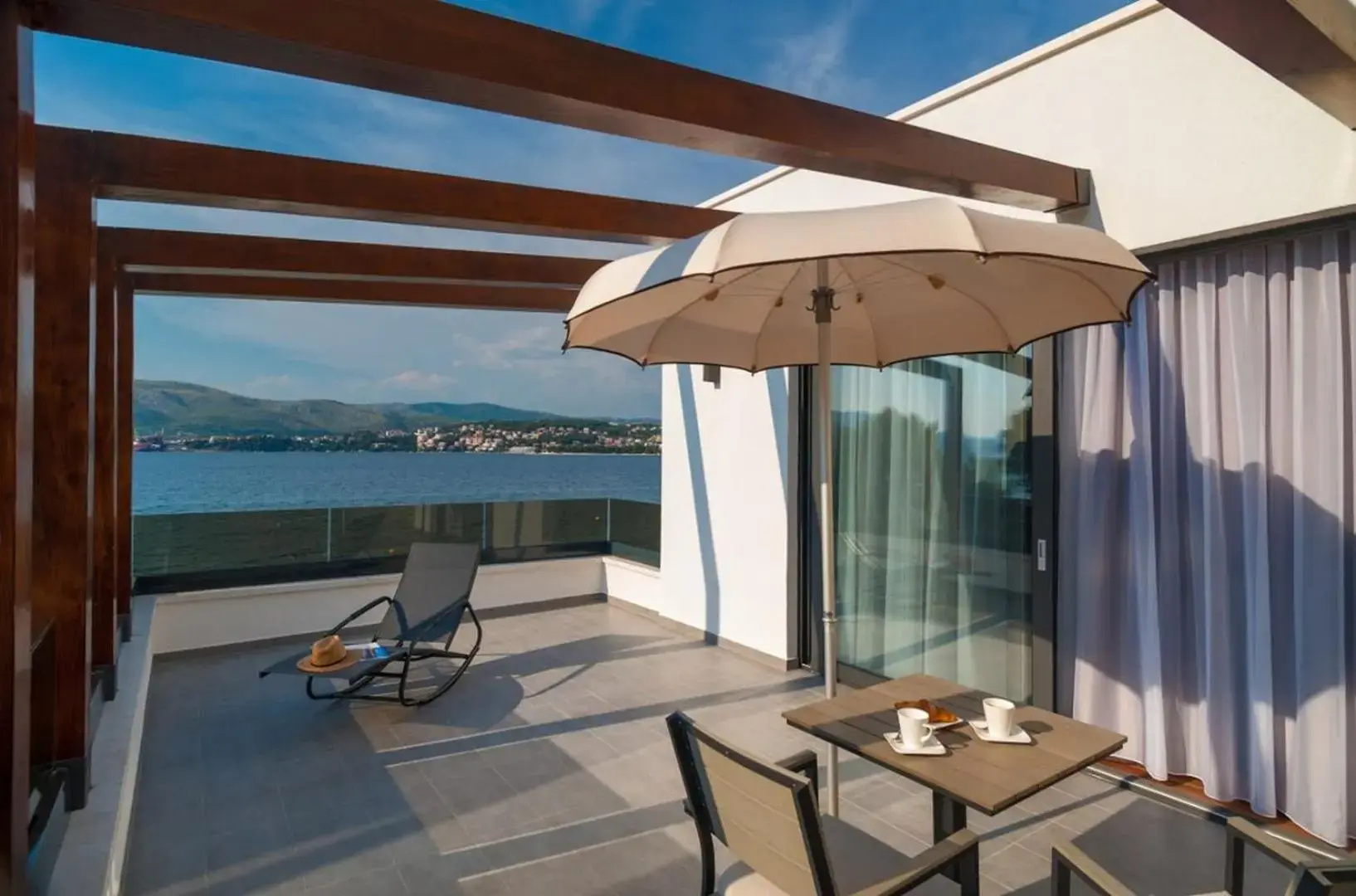 Luxury Beachfront Villa Trogir 2 with private pool, jacuzzi and gym at the beach on Ciovo - Okrug Gornji