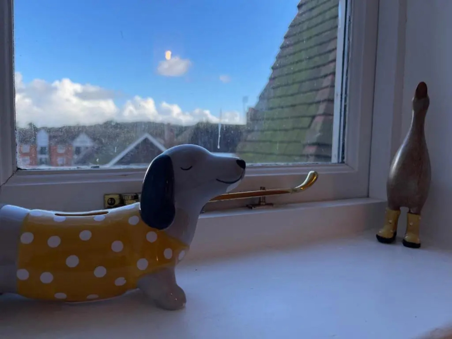 Regal Retreat Modern 2 bed apartment 400m from sea