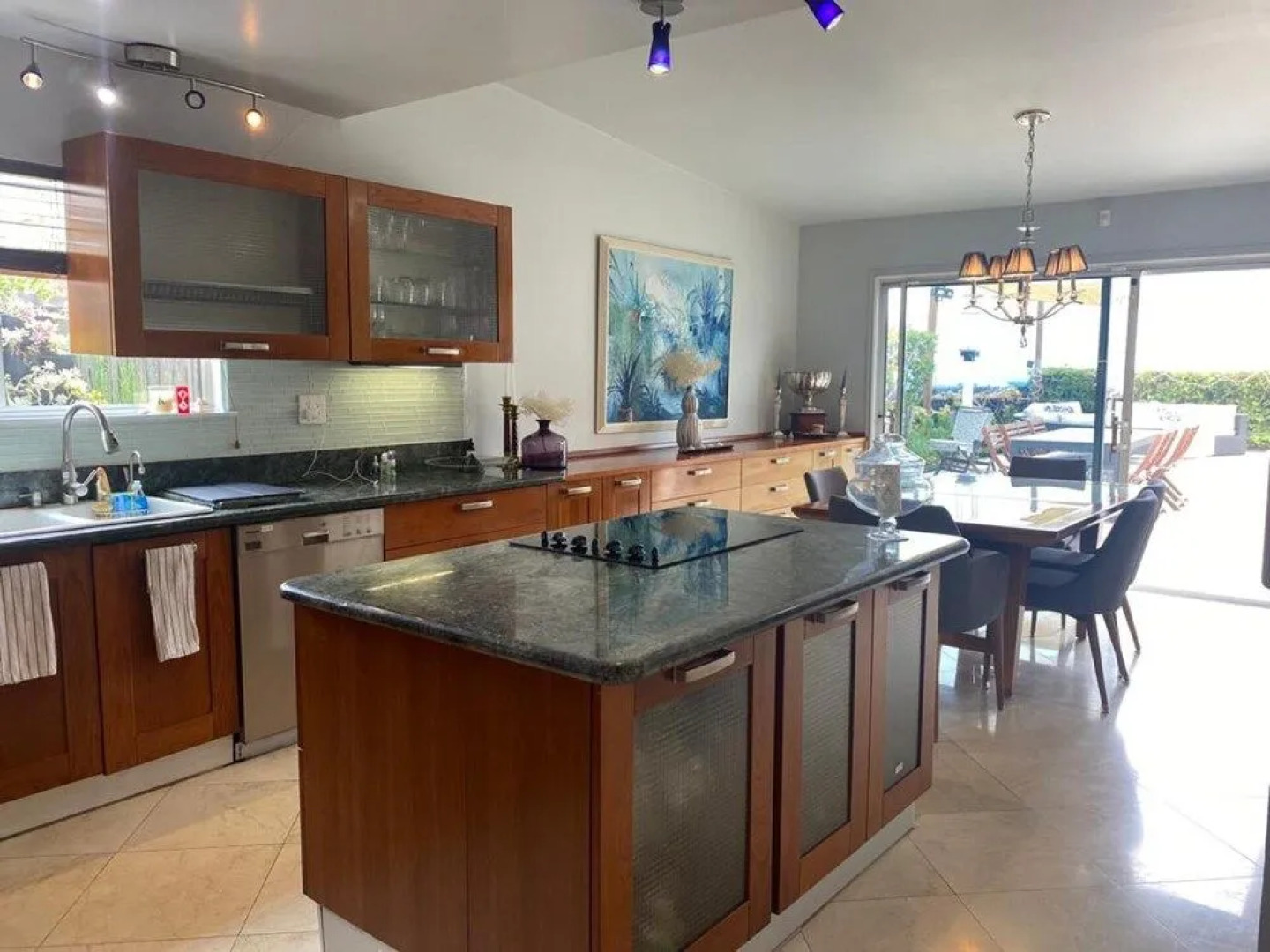 Charming 4-bed Villa in Malibu