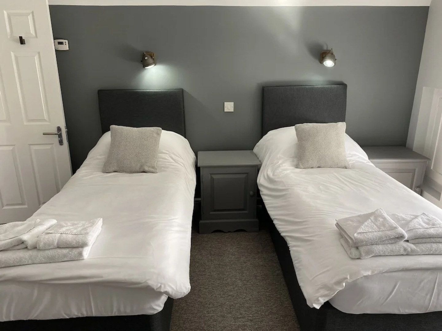 The Roade House Rooms