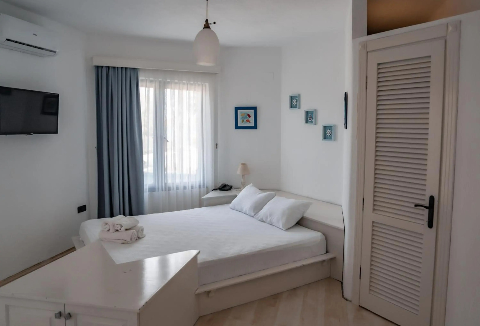 Kefi Beach and Suites