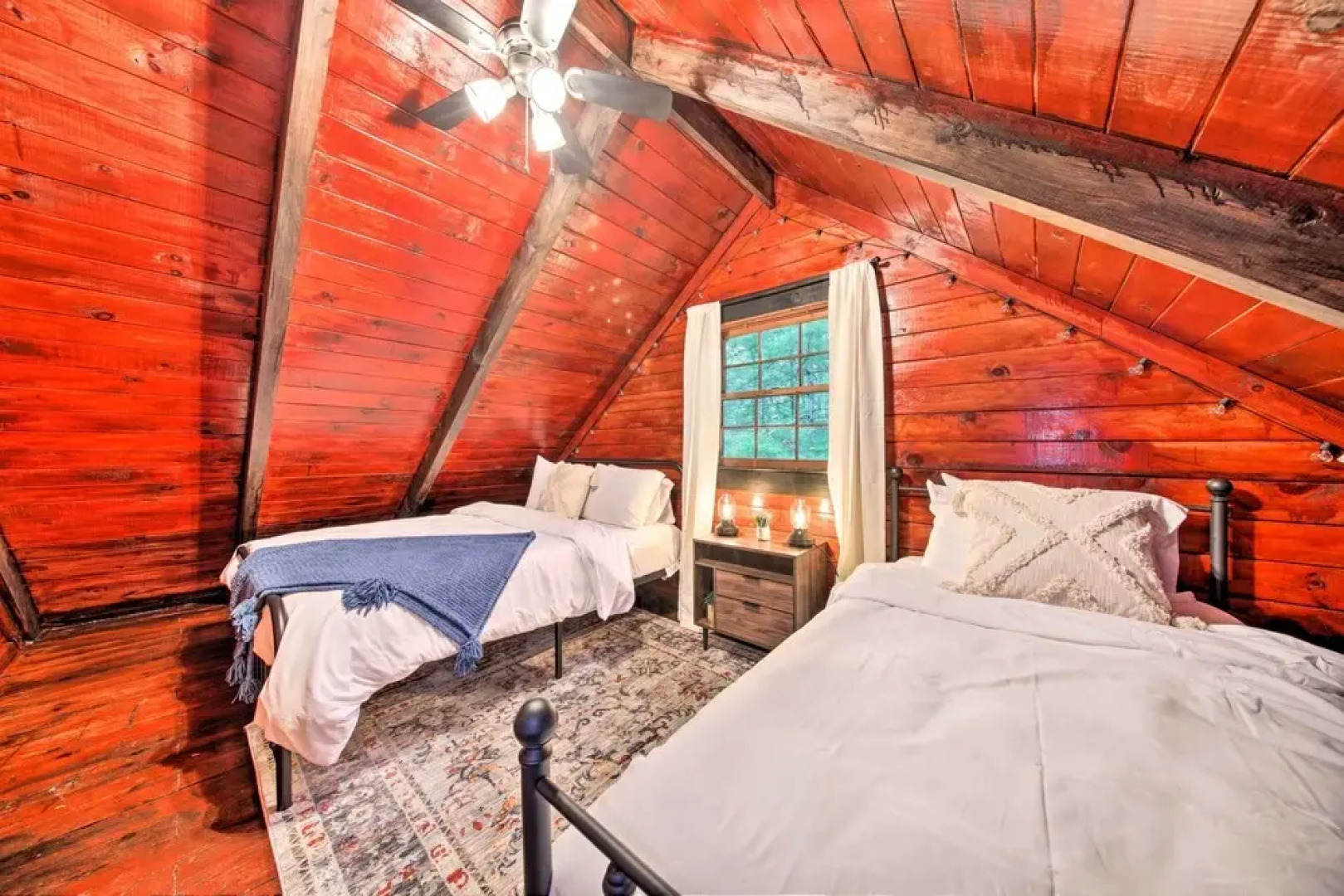 Charming Blue Ridge Mountain Cabin w/ Hot Tub