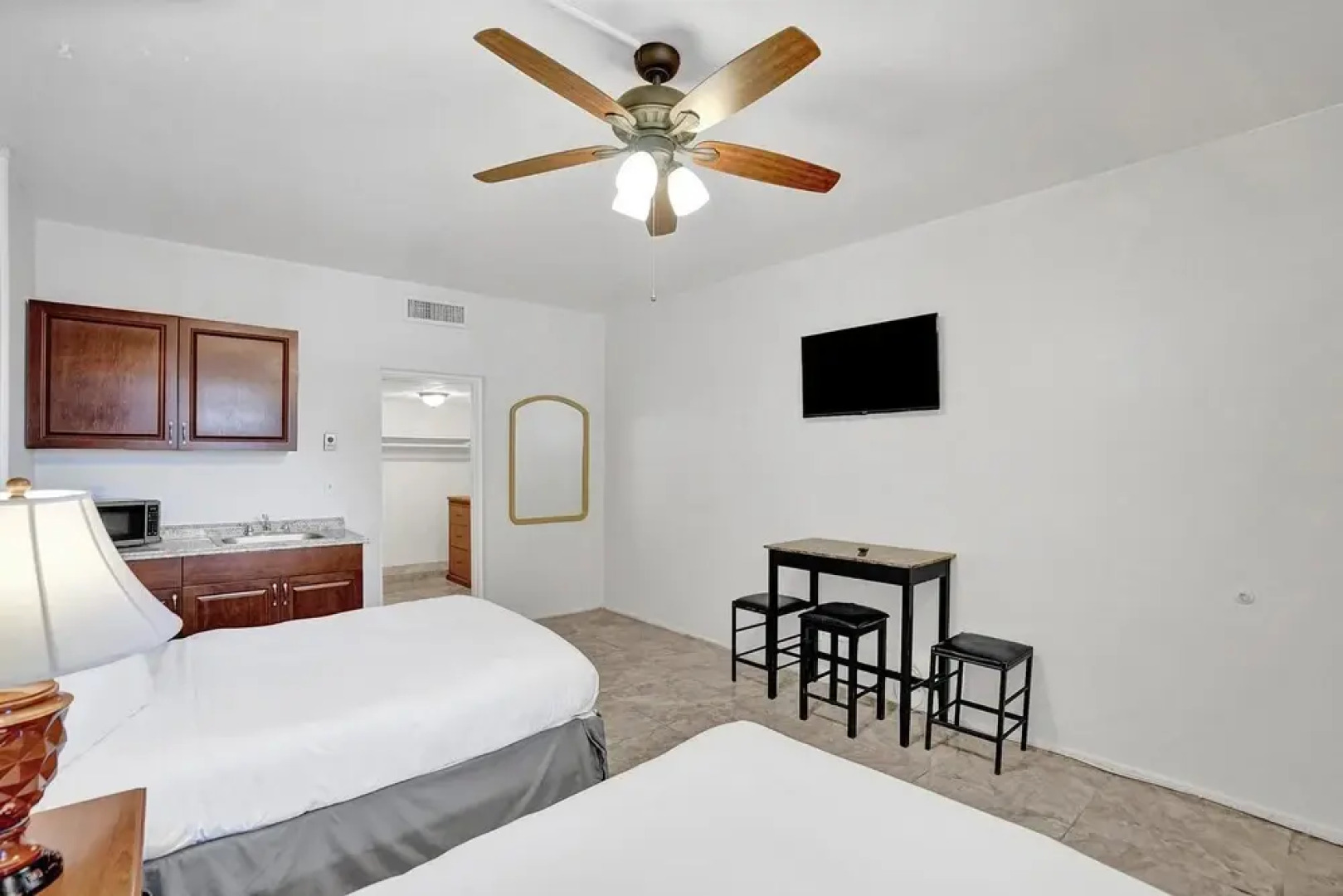 Lovely Hallandale Beach Studio