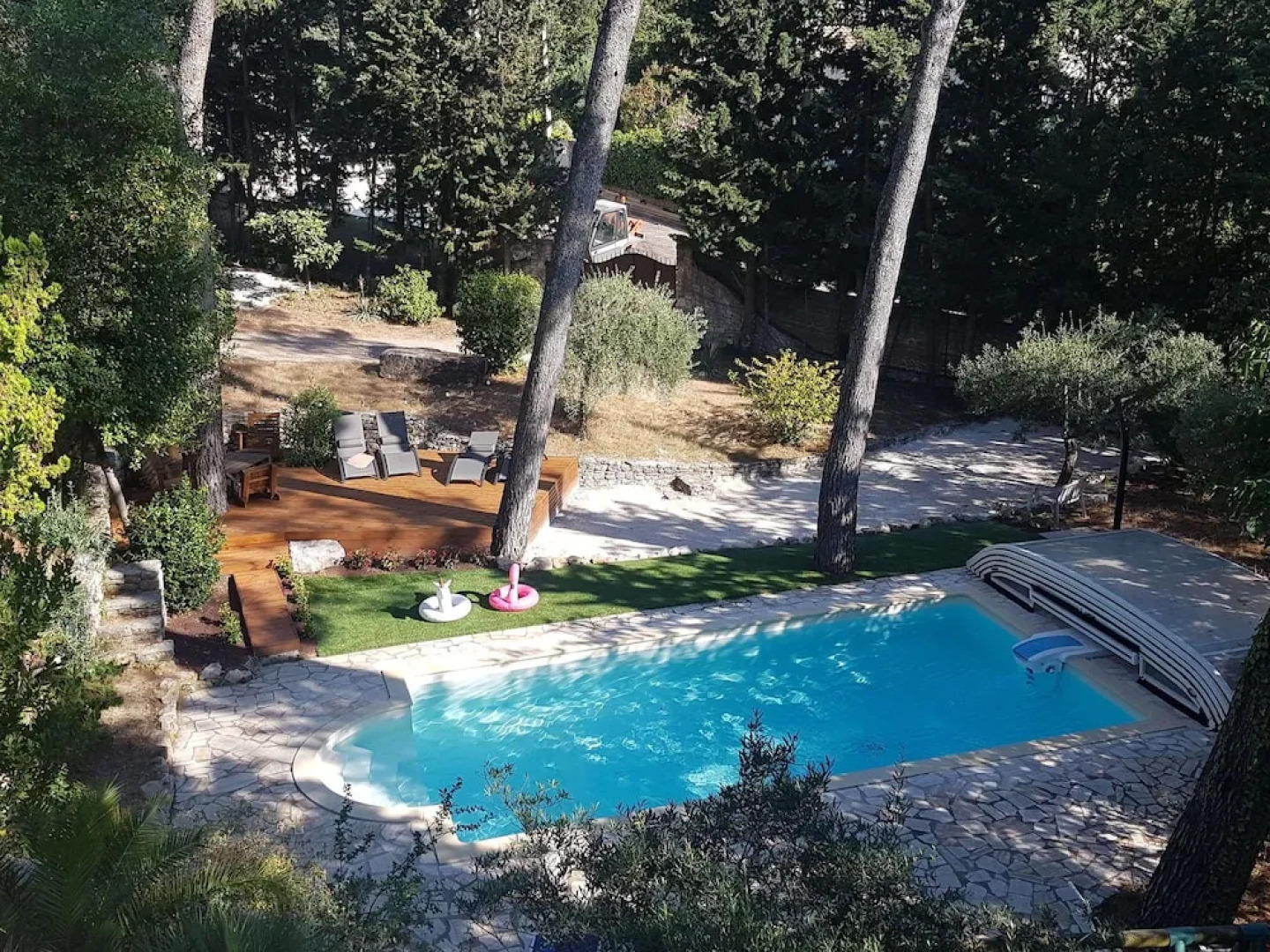 A hidden paradise in the beautiful surroundings of Saint-Remy-de-Provence!